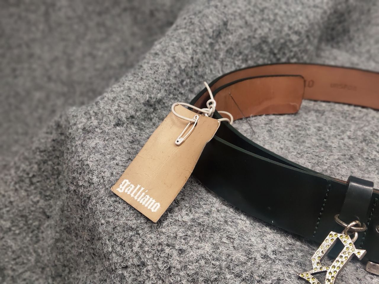 John Galliano New Galliano Design Dark Green Logo Leather Clasp Belt Size ONE SIZE - 4 Thumbnail