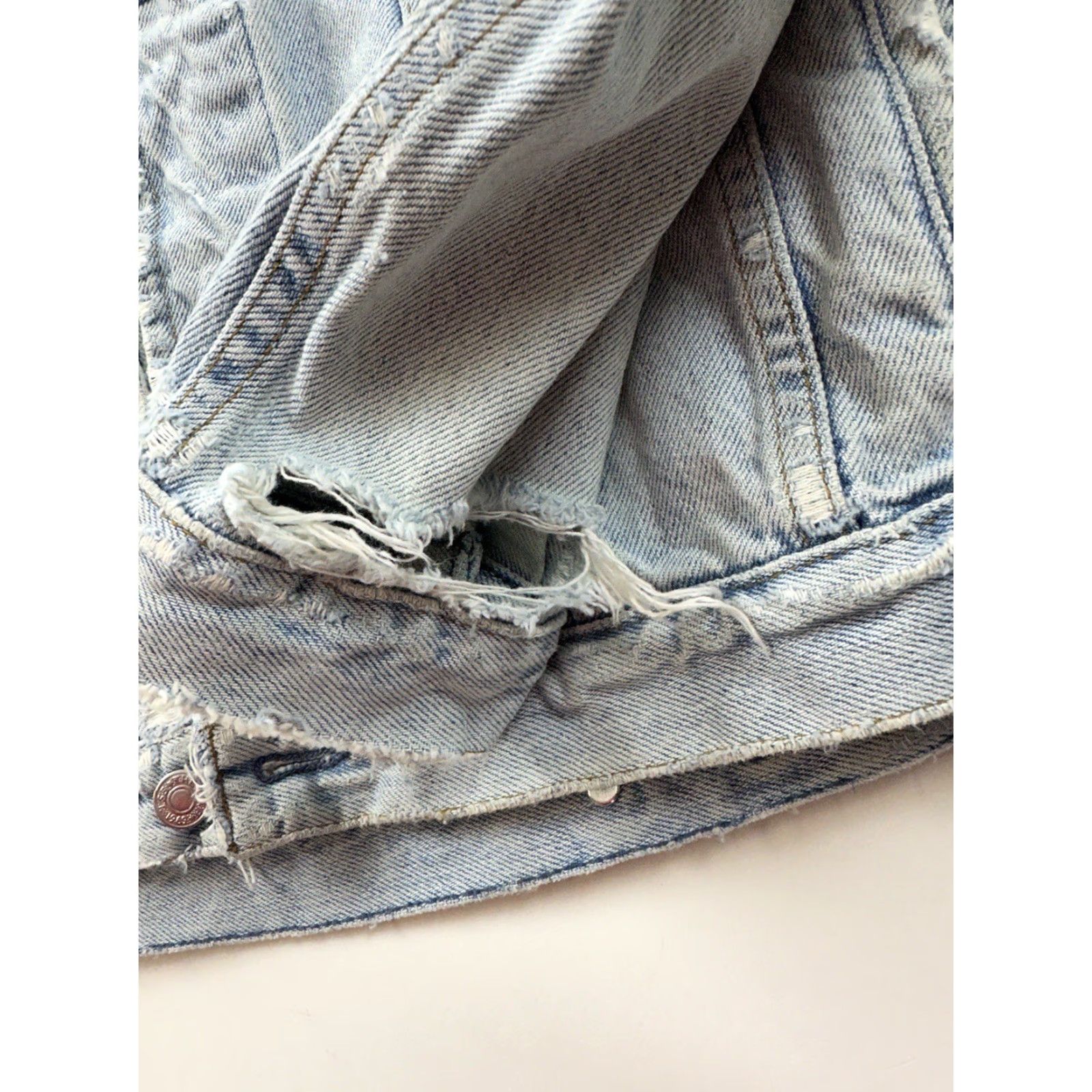 Gap VINTAGE Gap Denim Jacket Men’s M Blue Jean Trucker Distressed Made in USA Jacket Size US 31 - 3 Thumbnail