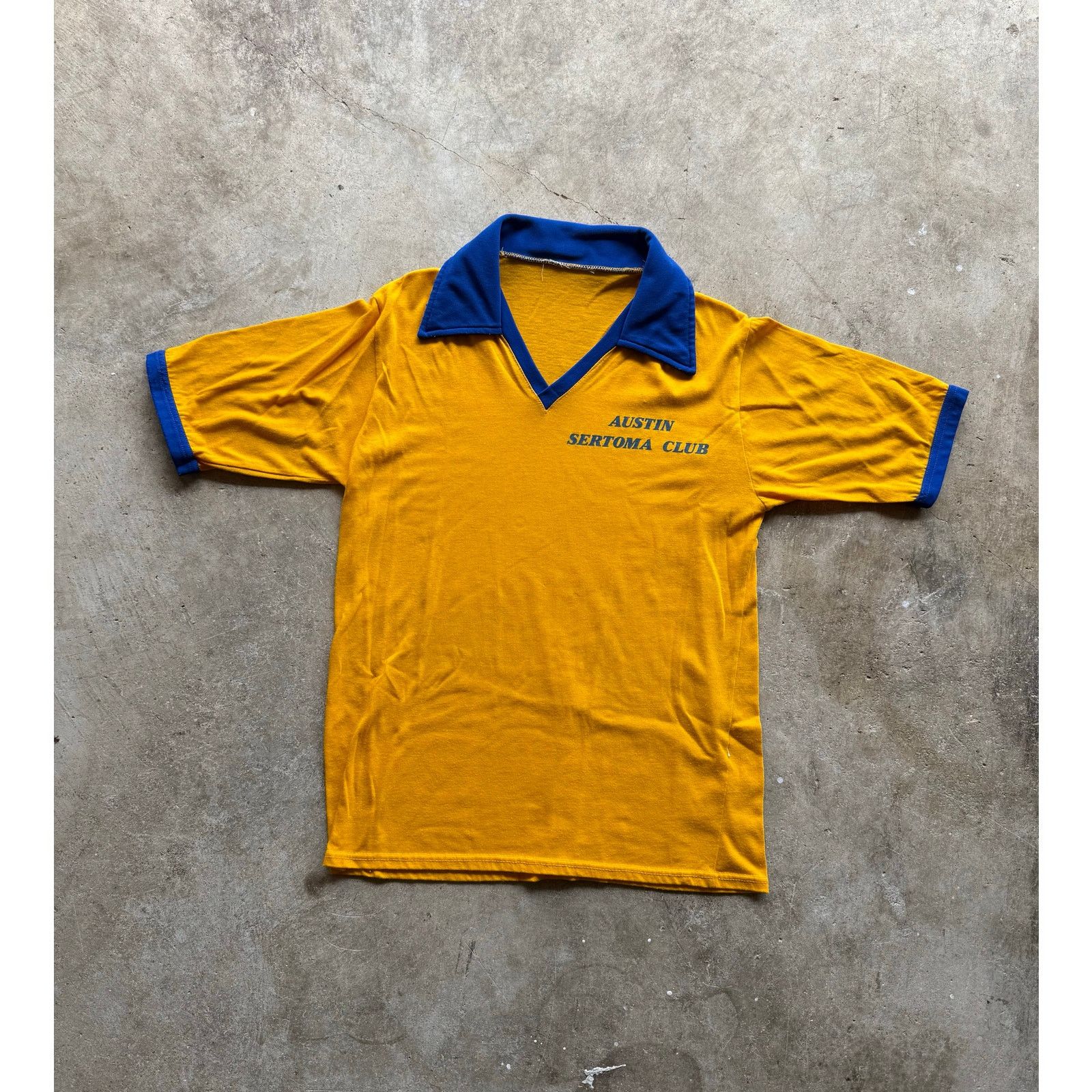 Vintage Vintage 1970s Sertoma Club V-Neck Ringer Collared Yellow Tee Size US S / EU 44-46 / 1 - 1 Thumbnail