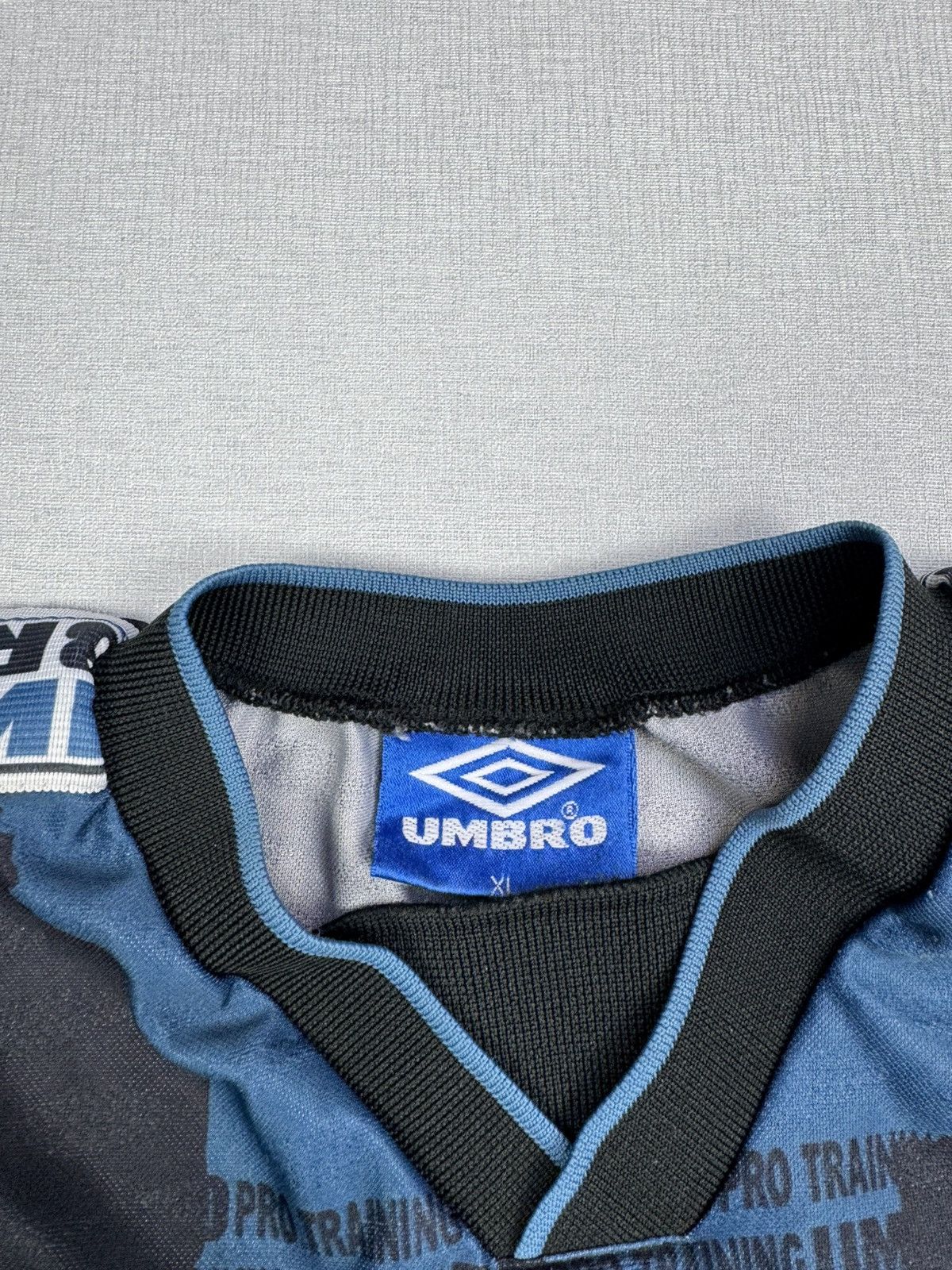 Umbro × Vintage Men’s Vintage Umbro Retro Training Polyester T-Shirt size XL Size US XL / EU 56 / 4 - 4 Thumbnail