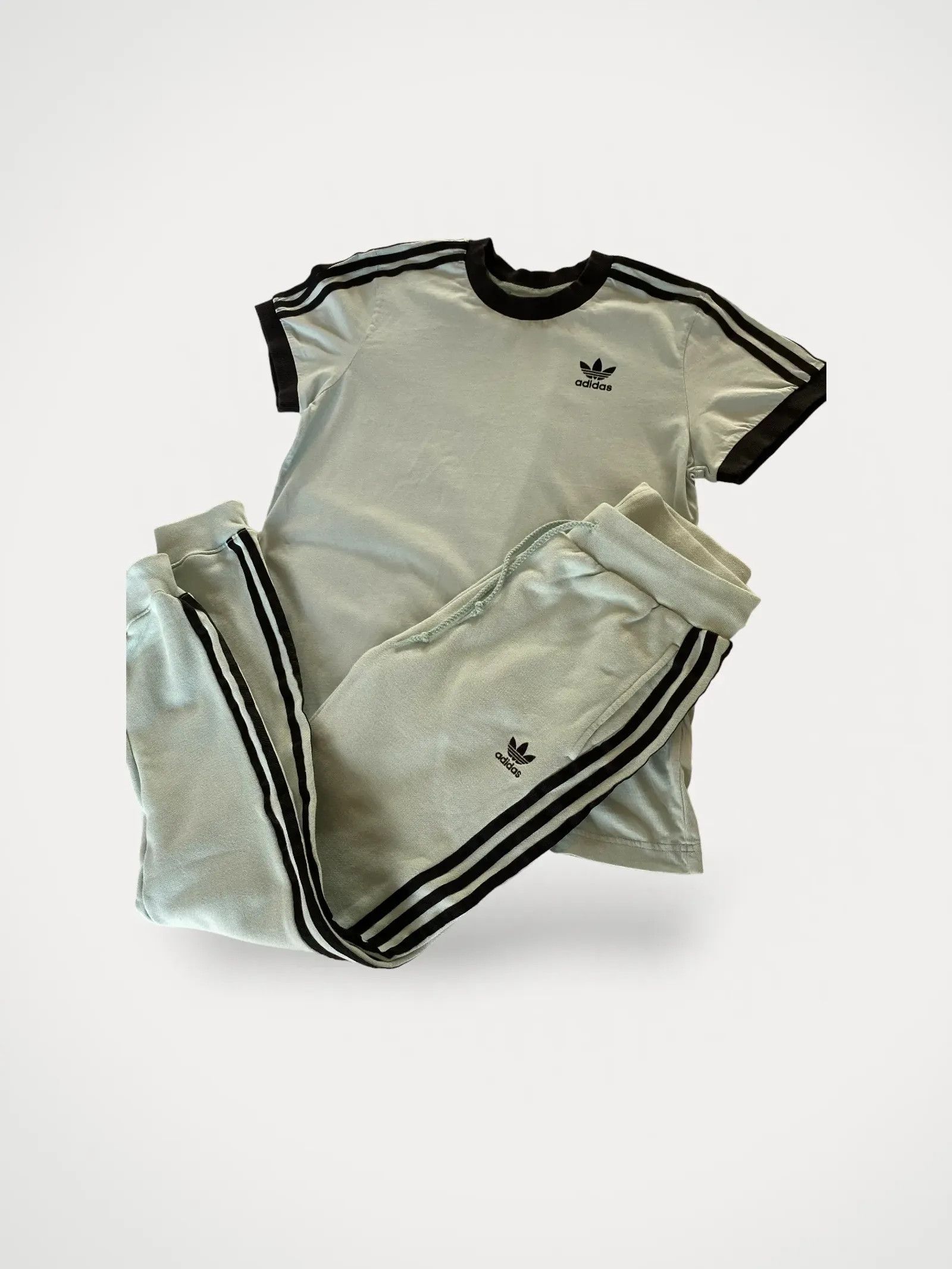 Adidas Adidas Love set t-shirt och svettisbyxor Dress Size XS / US 0-2 / IT 36-38 - 1 Thumbnail
