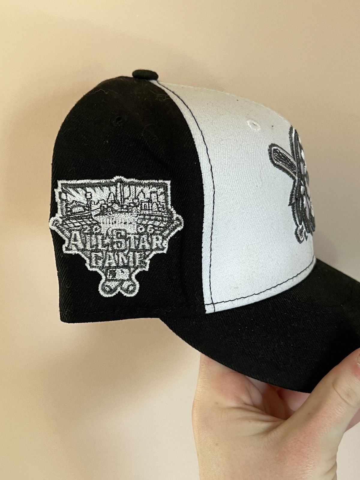 New Era Pittsburgh Pirates “Yin Yang” Fitted: 7 3/8 Size ONE SIZE - 2 Thumbnail