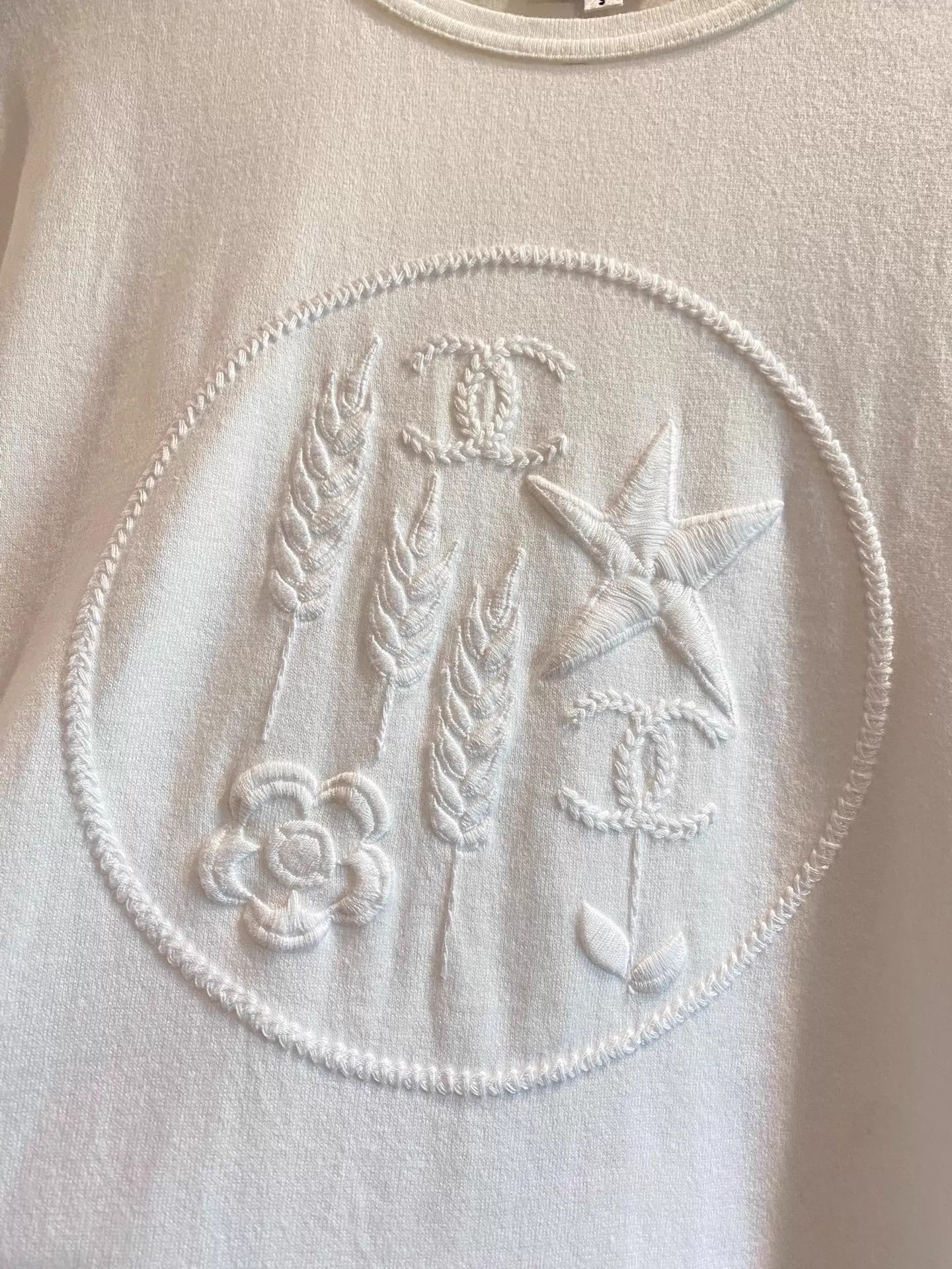 Chanel Chanel Short Sleeve Tee S Intricate Embroidery Clean Color Size S / US 4 / IT 40 - 7 Thumbnail