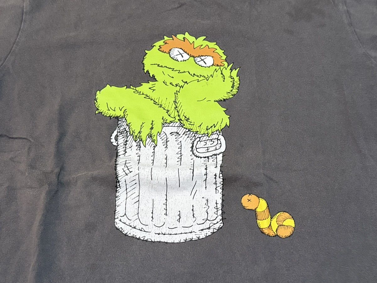 Kaws × Uniqlo Uniqlo X Kaws X Sesame Street T-shirt Size US XL / EU 56 / 4 - 5 Thumbnail