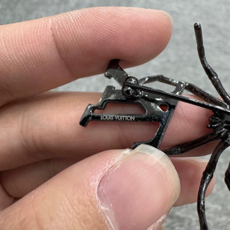 Louis Vuitton Louis Vuitton Spider Brooch Size ONE SIZE - 4 Thumbnail