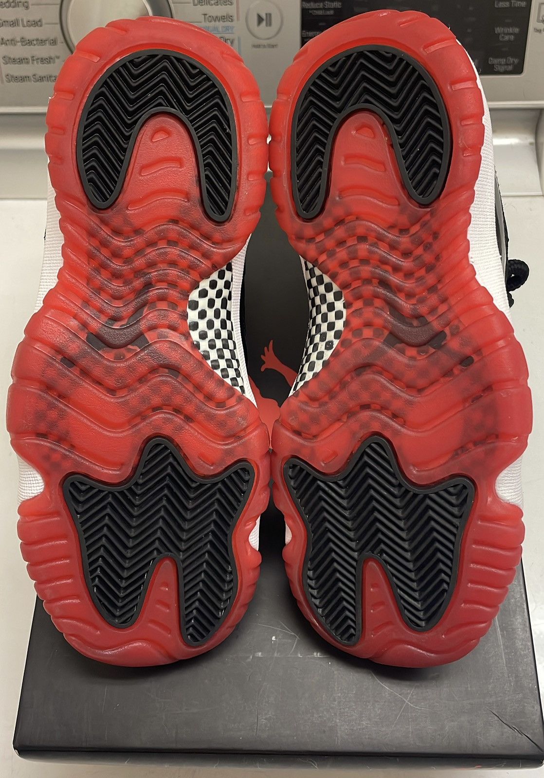 Jordan Brand Air Jordan 11 Retro GS 'Bred' 2019 US Youth’s Size 4.5 Size US 4.5 / IT 34.5 - 4 Thumbnail