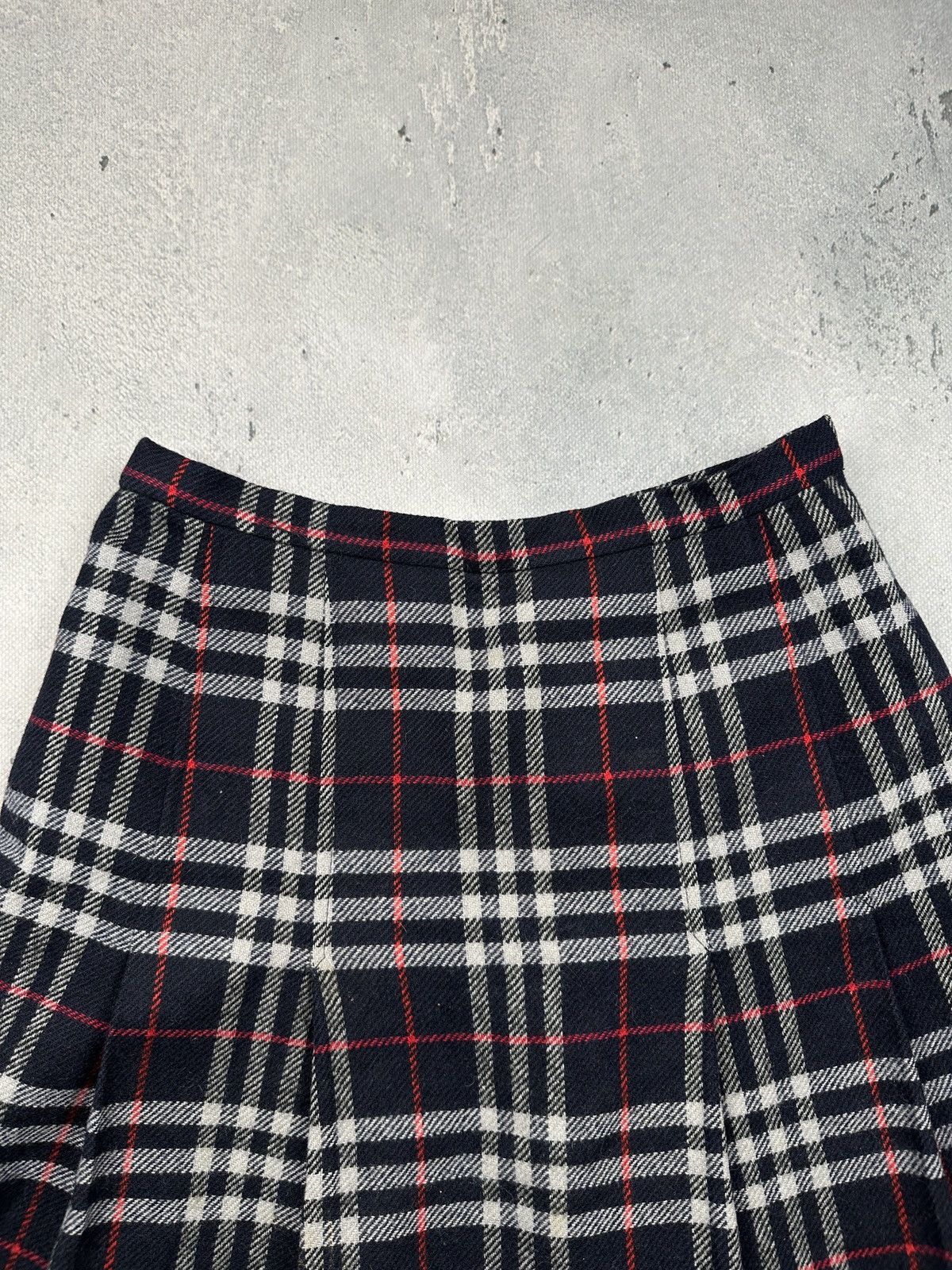 Burberry Vintage Burberrys Nova Check Wool Pleated Skirt UK Heritage Size 28" / US 6 / IT 42 - 8 Thumbnail