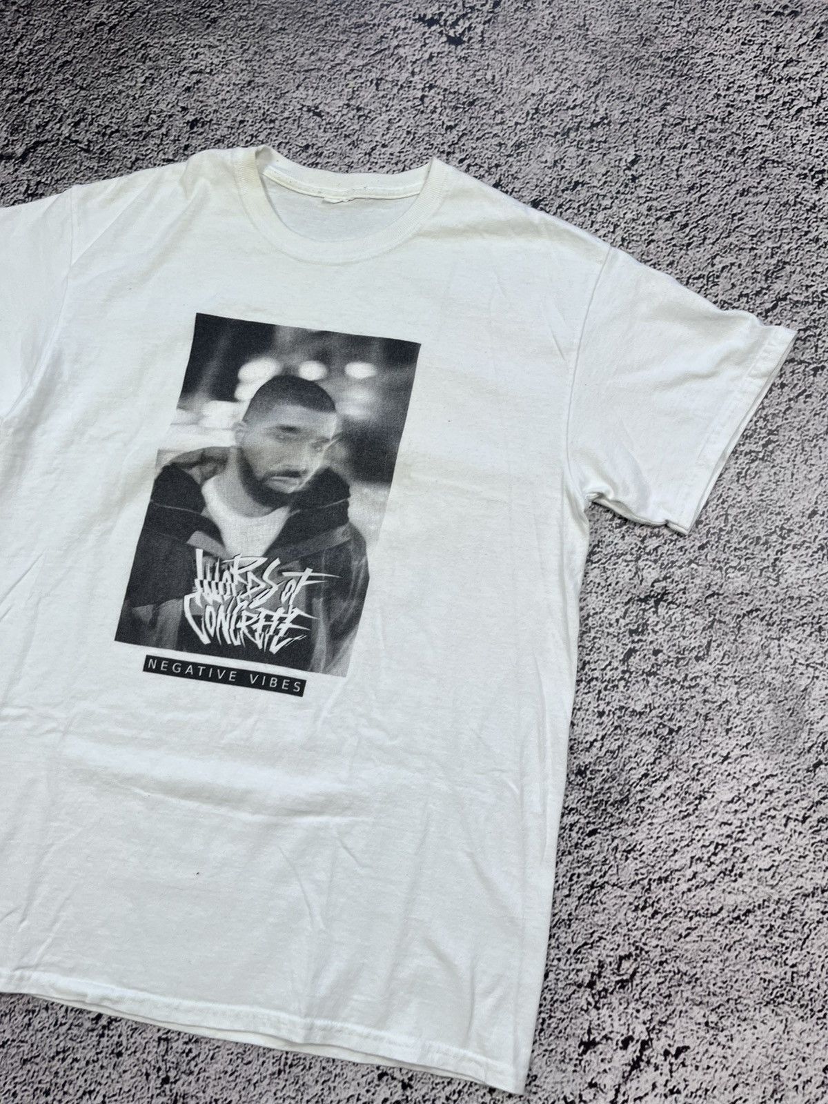 Band Tees Vintage Y2K Drake glitch face logo concert tee size M Size US M / EU 48-50 / 2 - 4 Thumbnail