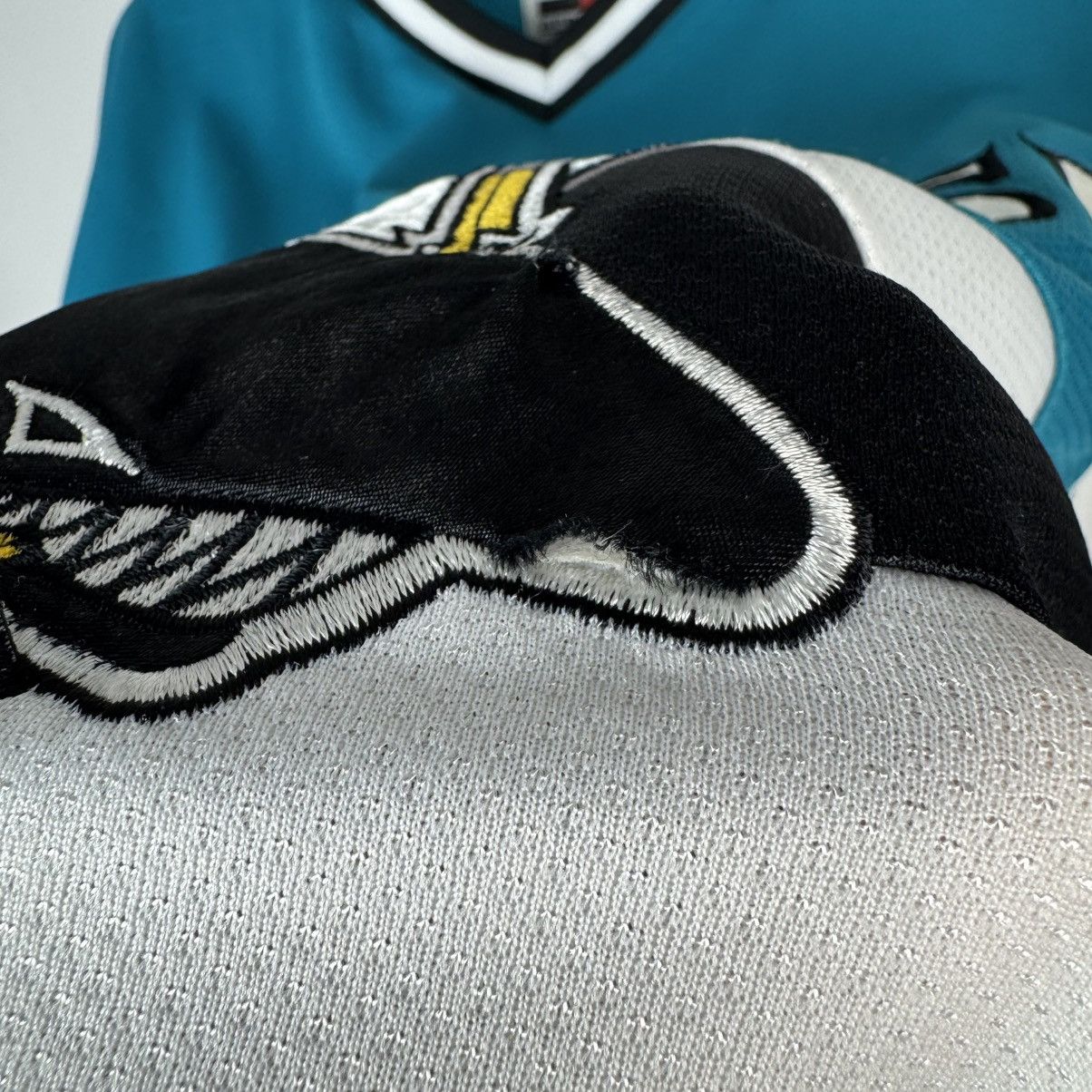 Vintage SAN JOSE SHARKS VINTAGE NHL JERSEY HOCKEY SHIRT TWINS Size US XL / EU 56 / 4 - 11 Thumbnail