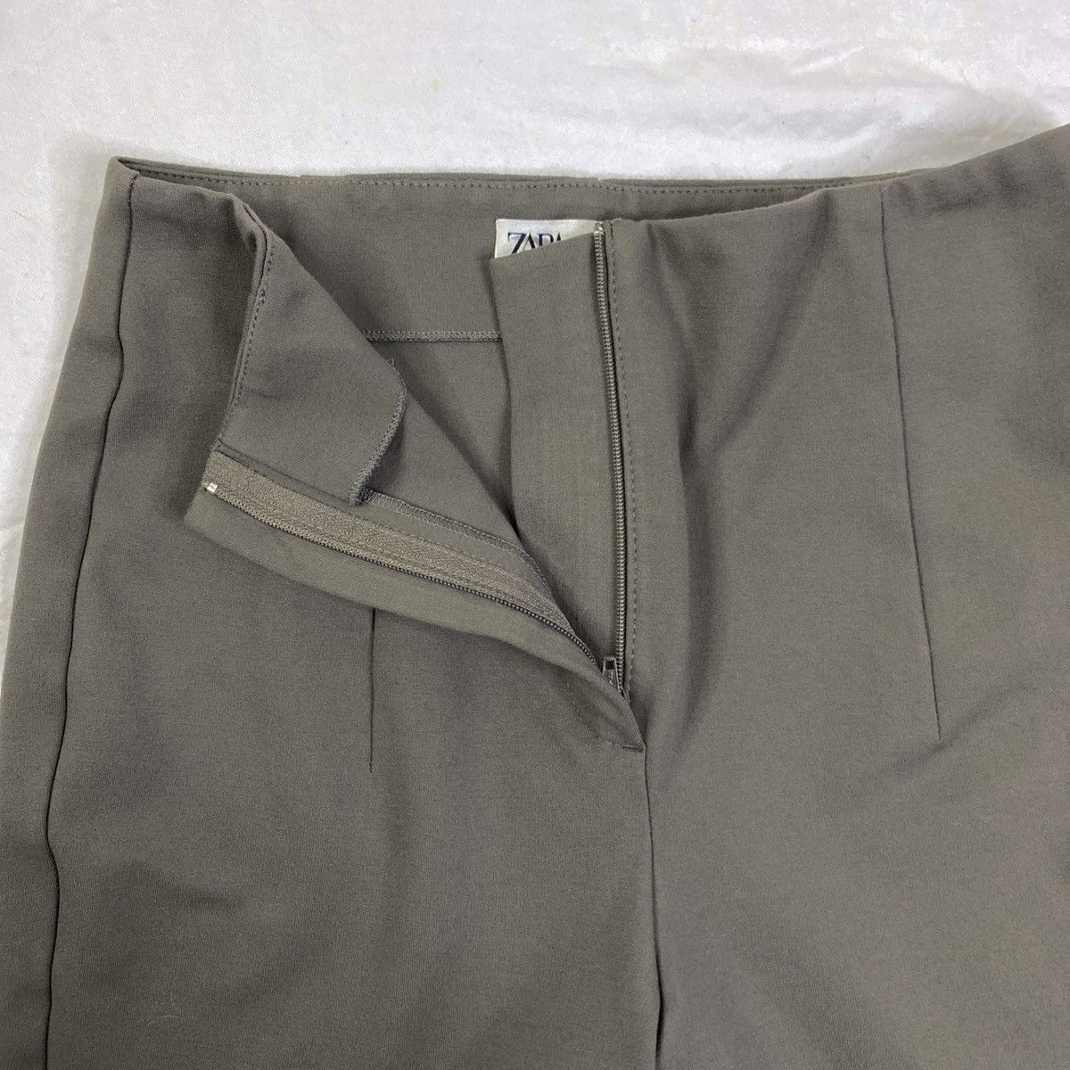 Zara Zara Pants Women's Olive Green Sz XS Career Casual EUC Size 25" / US 0 / IT 36 - 4 Thumbnail