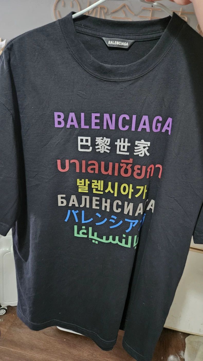 Balenciaga Balenciaga Multi-Language Print T-Shirt - dmc Size US S / EU 44-46 / 1 - 1 Thumbnail