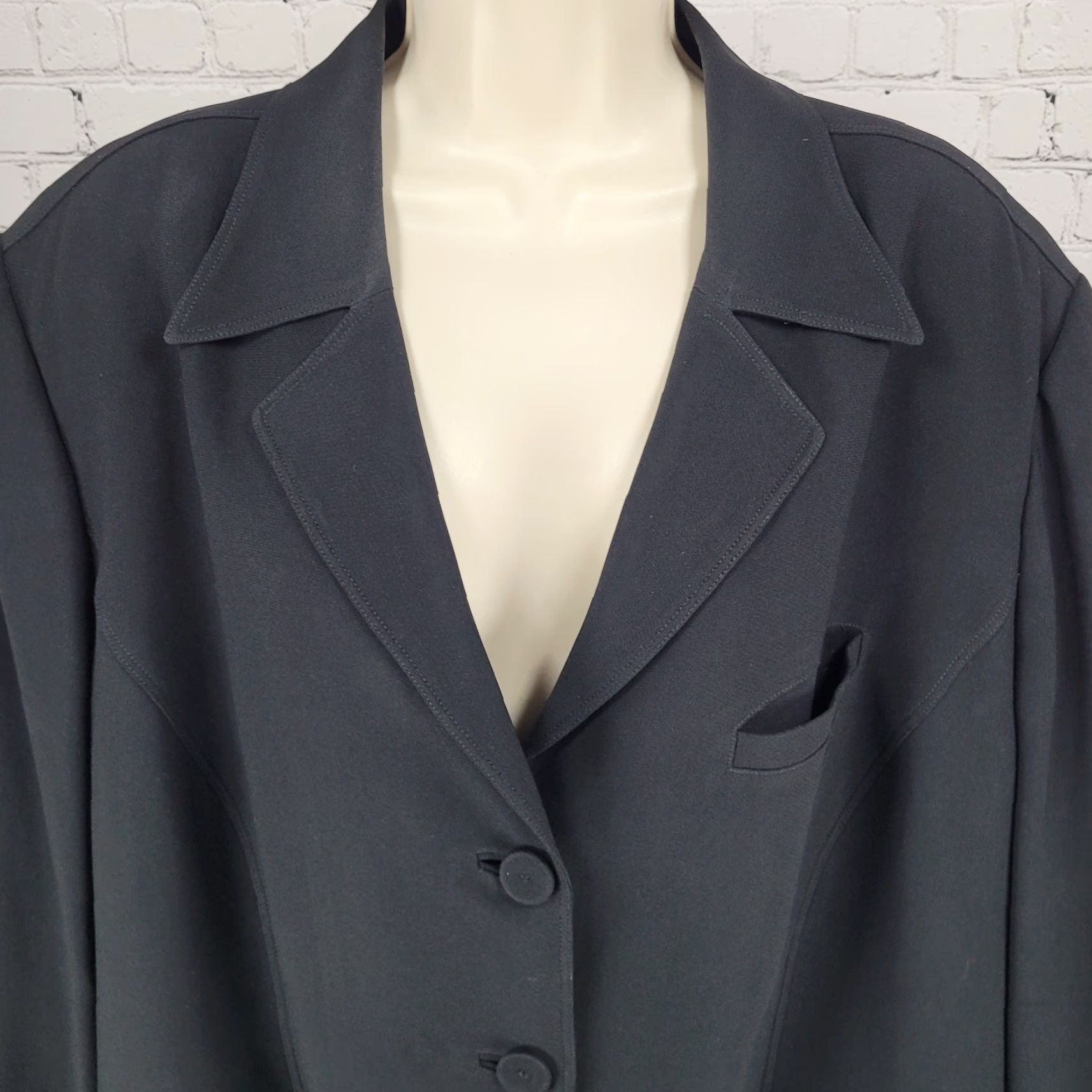 Vintage Dana Buchman Blazer Jacket Plus Size 22 Women's Black Peak Lapel 3-Button Suit Coat Size 3XL / US 20-22 - 6 Thumbnail