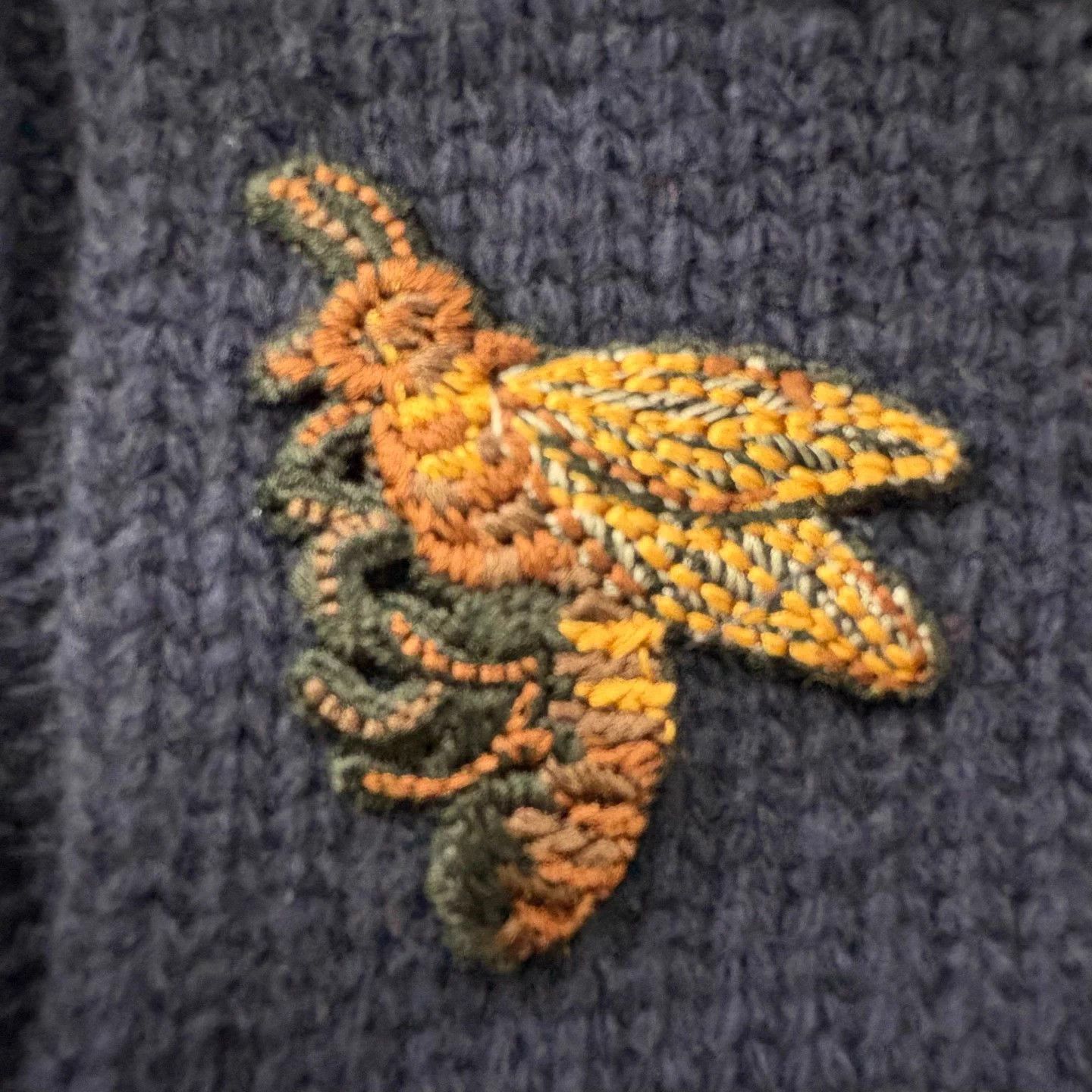 Gucci Gucci V-neck wool pearl button knit cardigan bee logo Size XL / US 12-14 / IT 48-50 - 6 Thumbnail