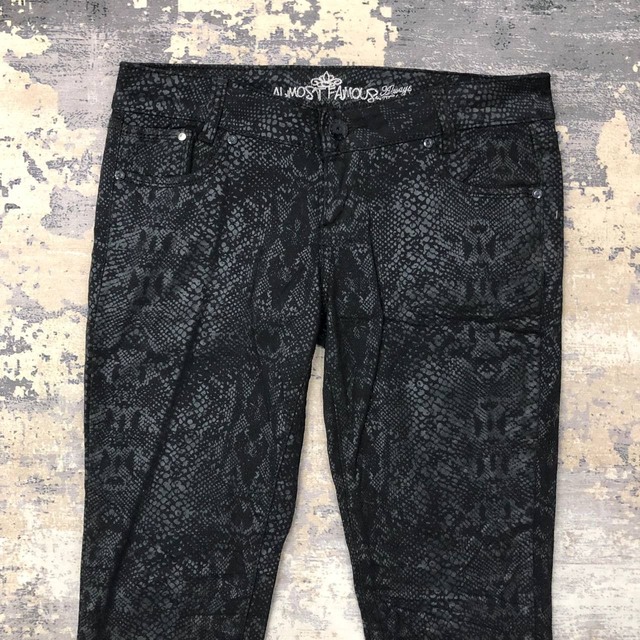 Almost Famous P787 ALMOST FAMOUS SNAKE SKIN MOTIF SKINNY JEANS Size US 32 / EU 48 - 3 Thumbnail