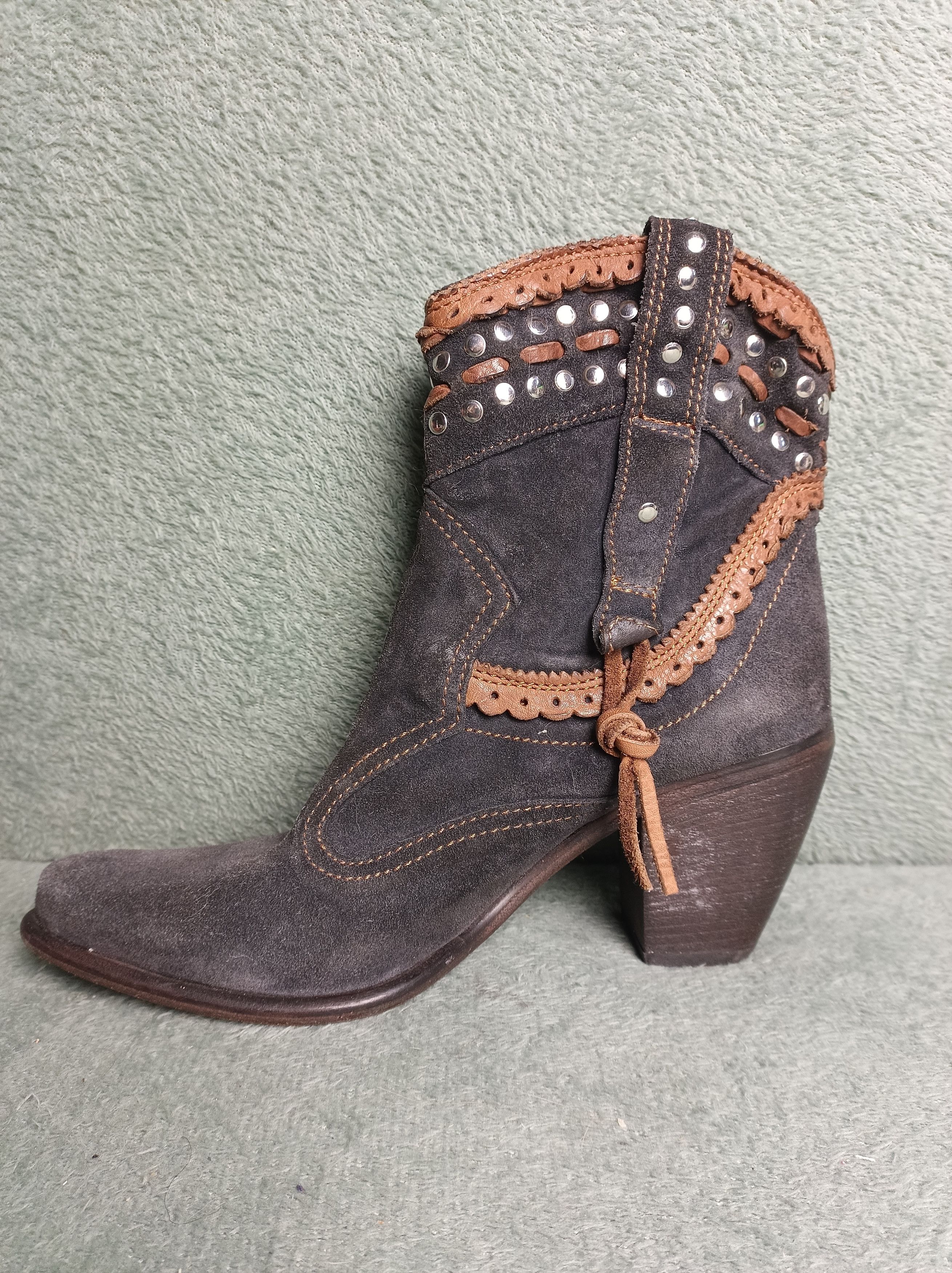 Cowboy Equipment × Handmade EL VAQUERO Leather Cowboy Ankle Boots EU 39 Size US 9 / IT 39 - 7 Thumbnail