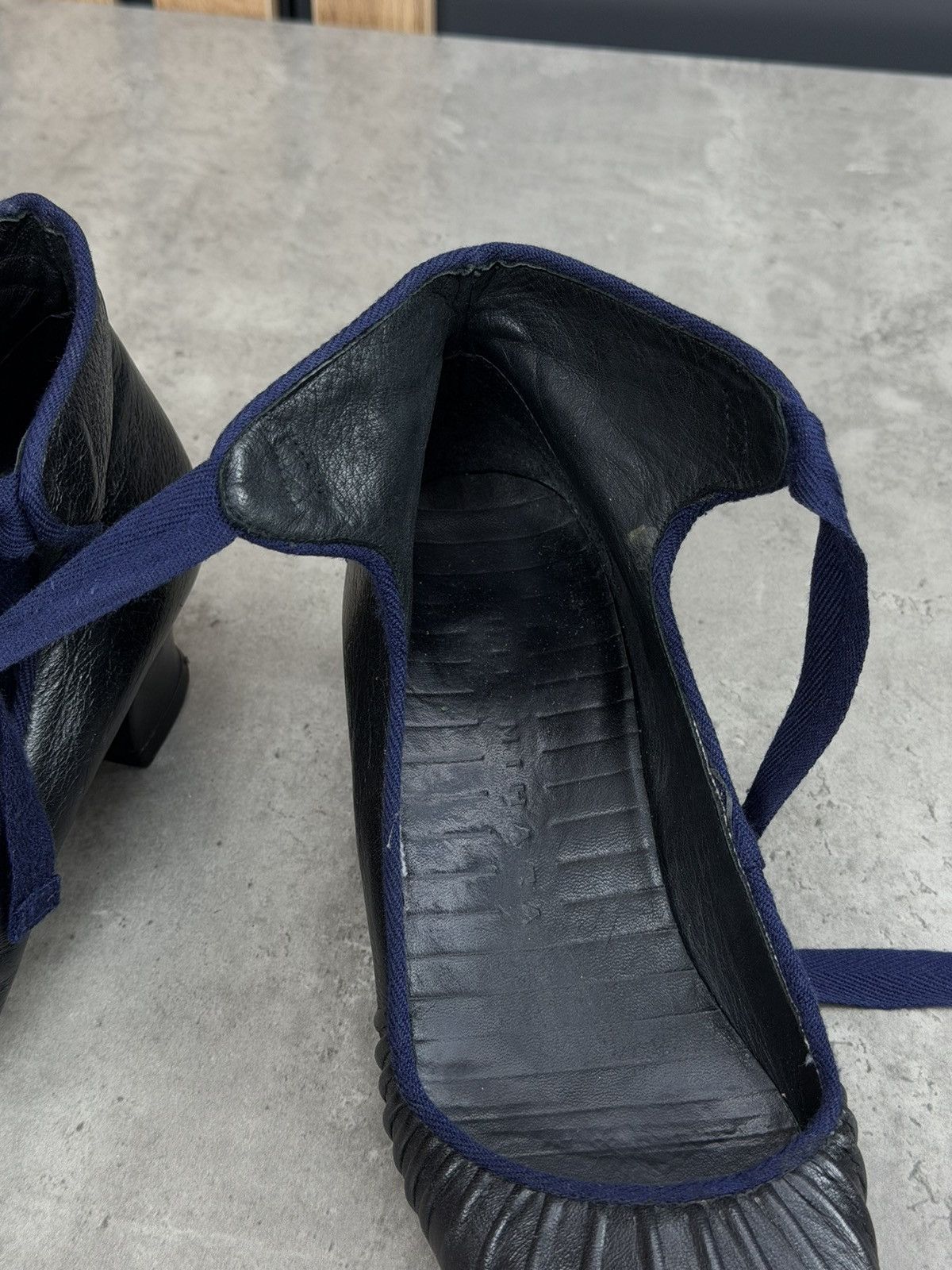 Vintage Chie Mihara Black Leather Ribbon Heels Pumps Size 39 Size US 9 / IT 39 - 14 Thumbnail