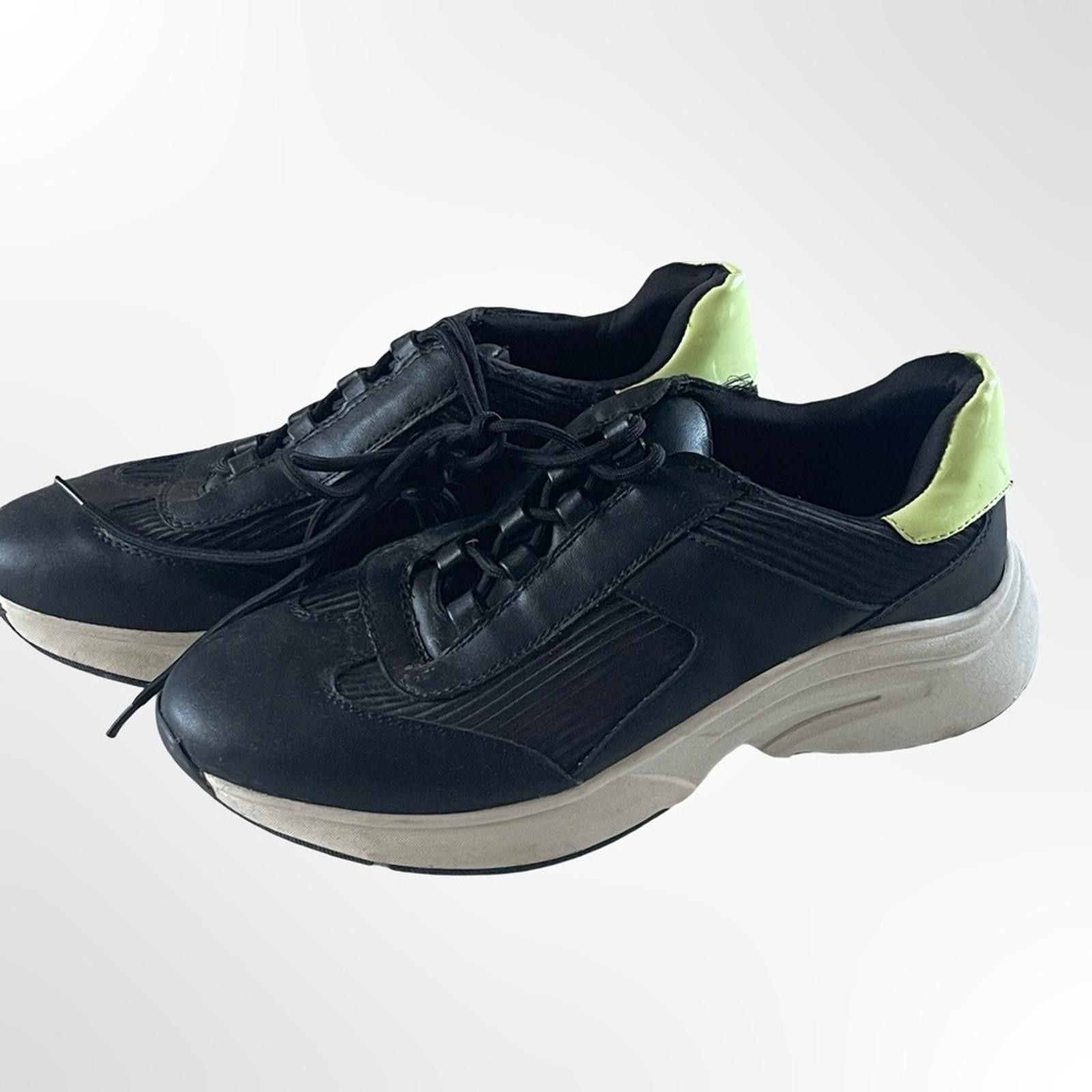 Forever 21 Forever 21 Women's Black Athletic Shoes in size 7 Size US 7 / IT 37 - 2 Thumbnail