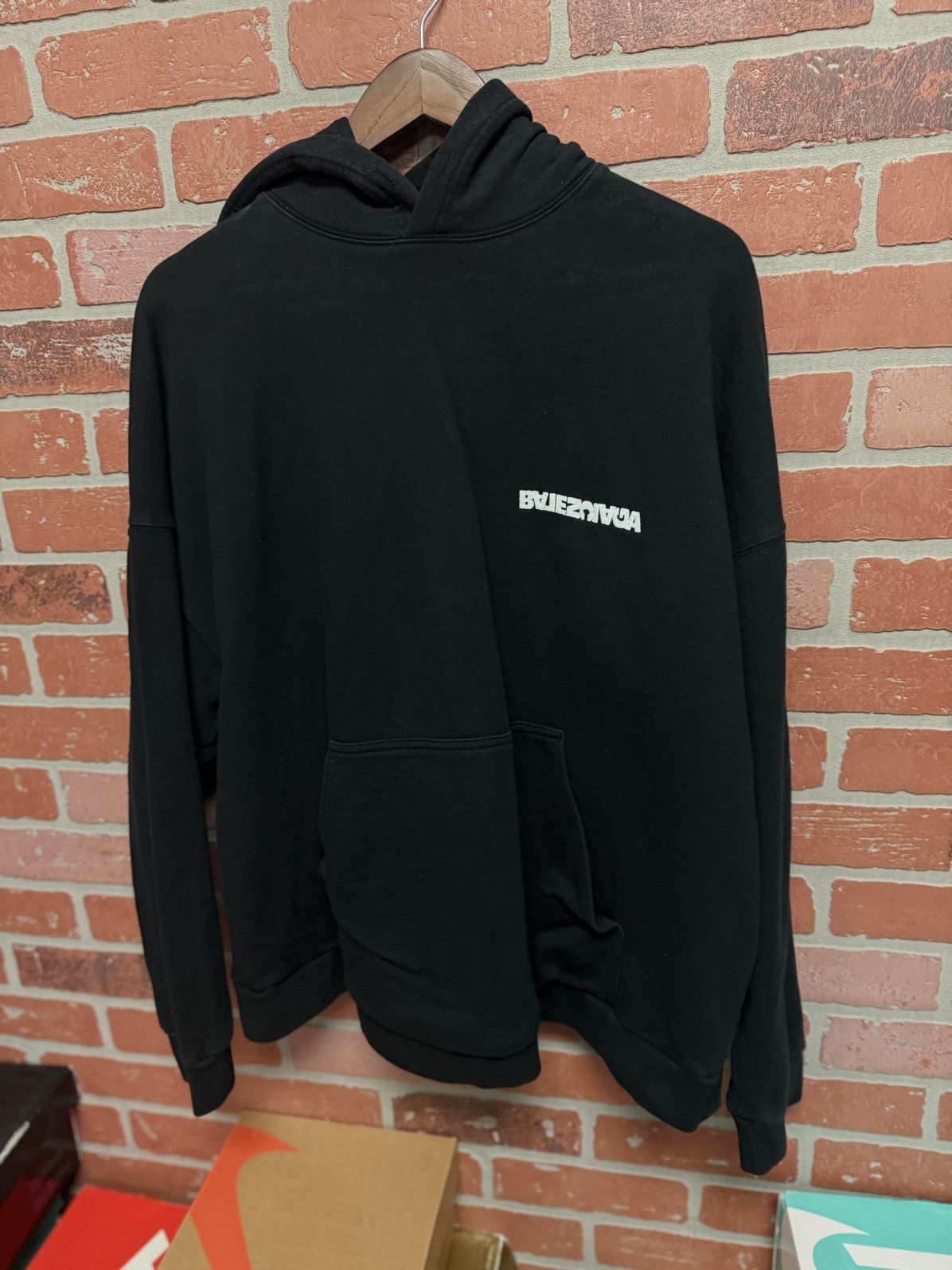 Balenciaga Balenciaga Black White Hoodie Size 2(M) Clean Size US M / EU 48-50 / 2 - 5 Thumbnail