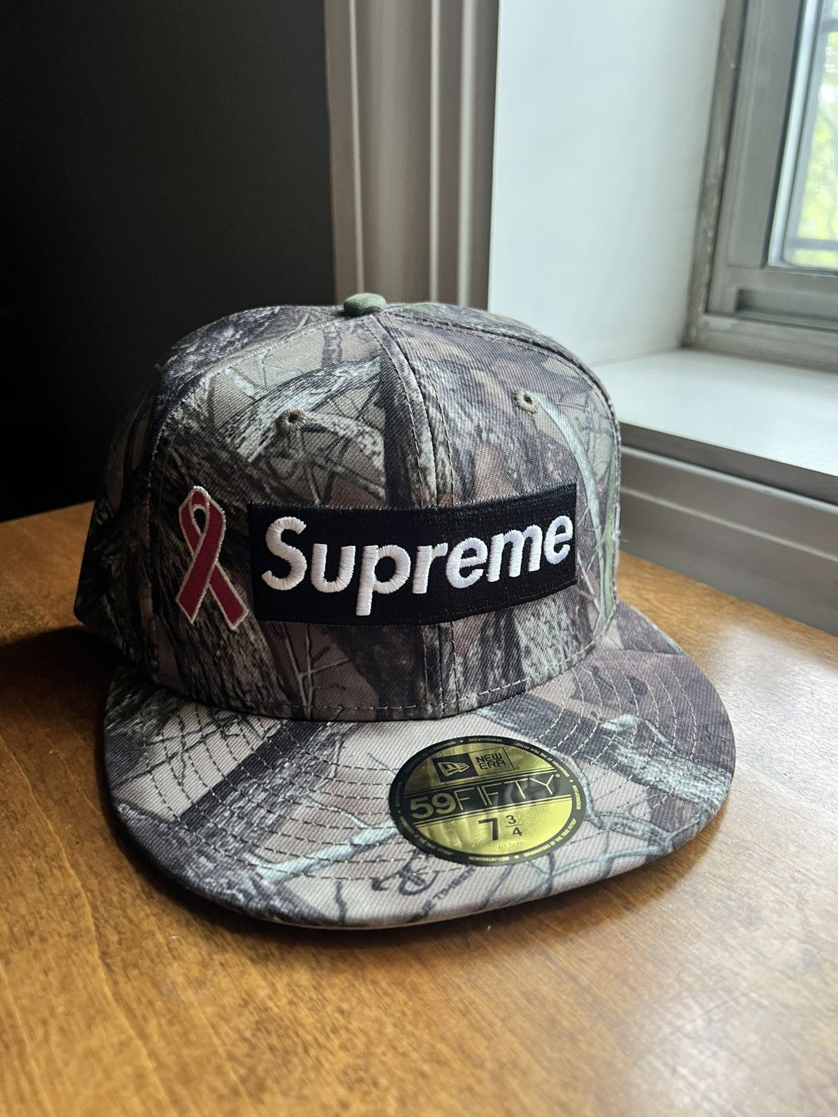 New Era × Supreme 7 3/4 Supreme FW25 Breast Cancer Awareness Box Logo Hat Camo Size ONE SIZE - 4 Thumbnail