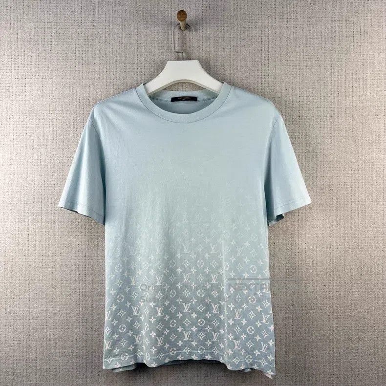 Louis Vuitton Louis Vuitton SS22 Logo printed gradient crew neck short s Size US XL / EU 56 / 4 - 1 Thumbnail