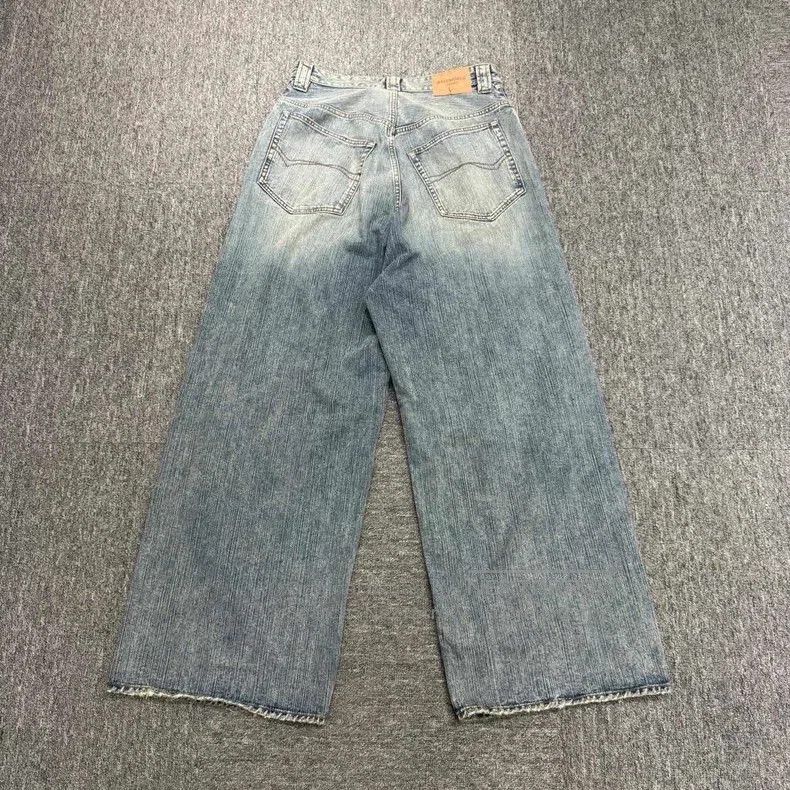 Balenciaga Balenciaga Embroidered Distressed Wide-Leg Jeans. Size US 26 / EU 42 - 5 Thumbnail