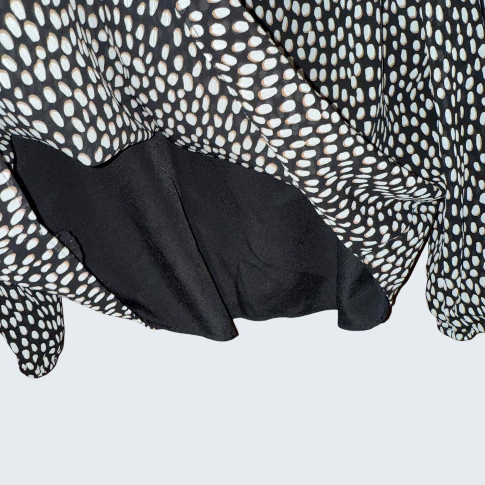 J.Crew J.Crew Black White Dot Smocked Neck Long Sleeve Blouse M Size M / US 6-8 / IT 42-44 - 7 Thumbnail