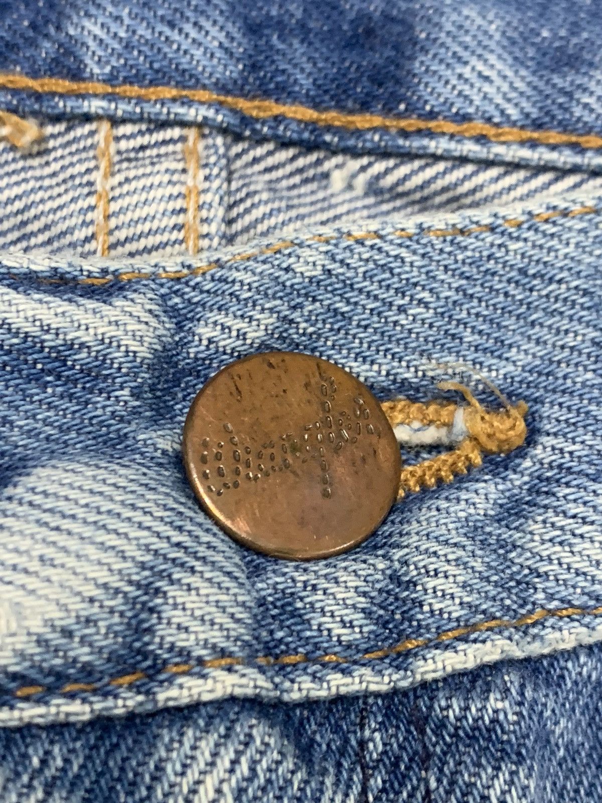 Wrangler DISTRESSED WRANGLER BLUE BELL. Size US 34 / EU 50 - 3 Thumbnail