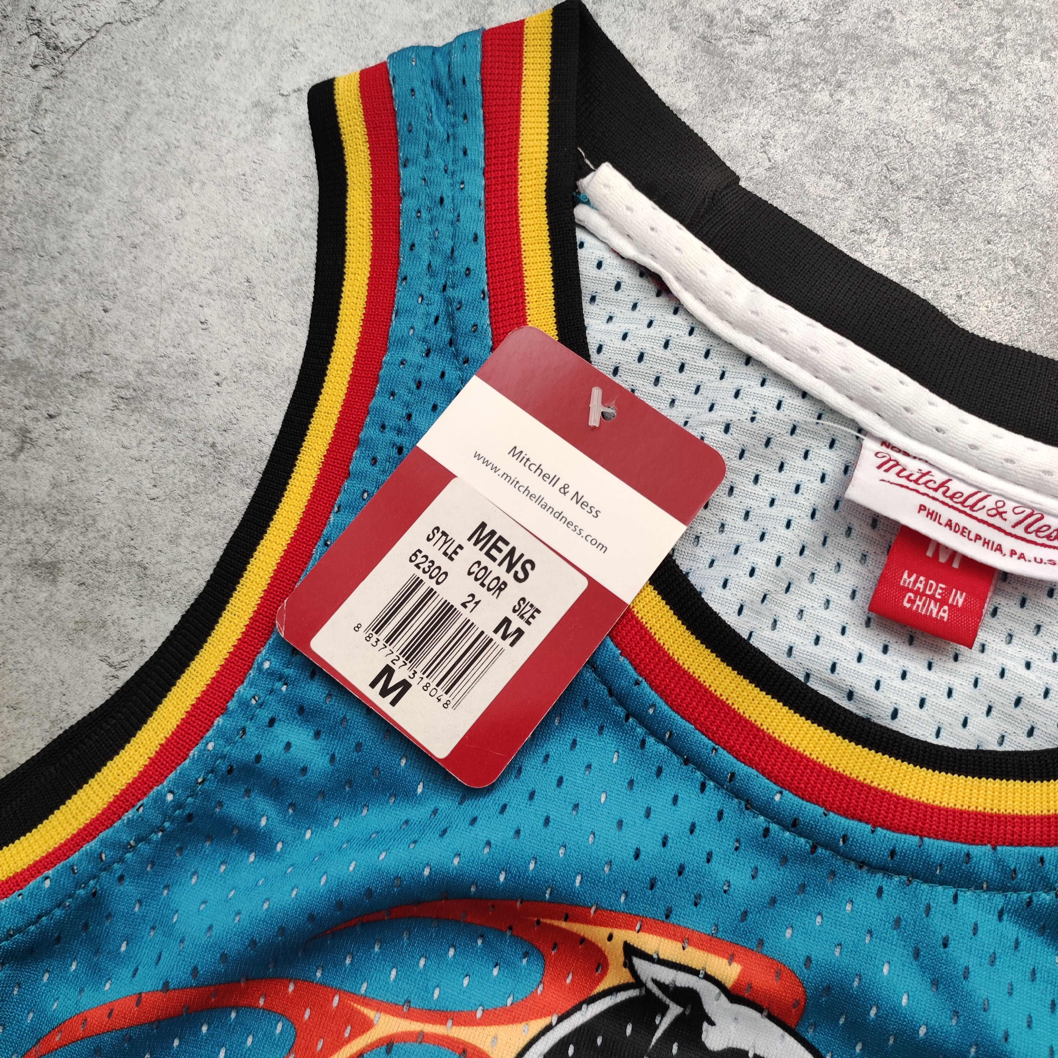 Mitchell & Ness × NBA RARE Mitchell & Ness #33 Pistons 98/99 Grant Hill Jersey Size US M / EU 48-50 / 2 - 6 Thumbnail