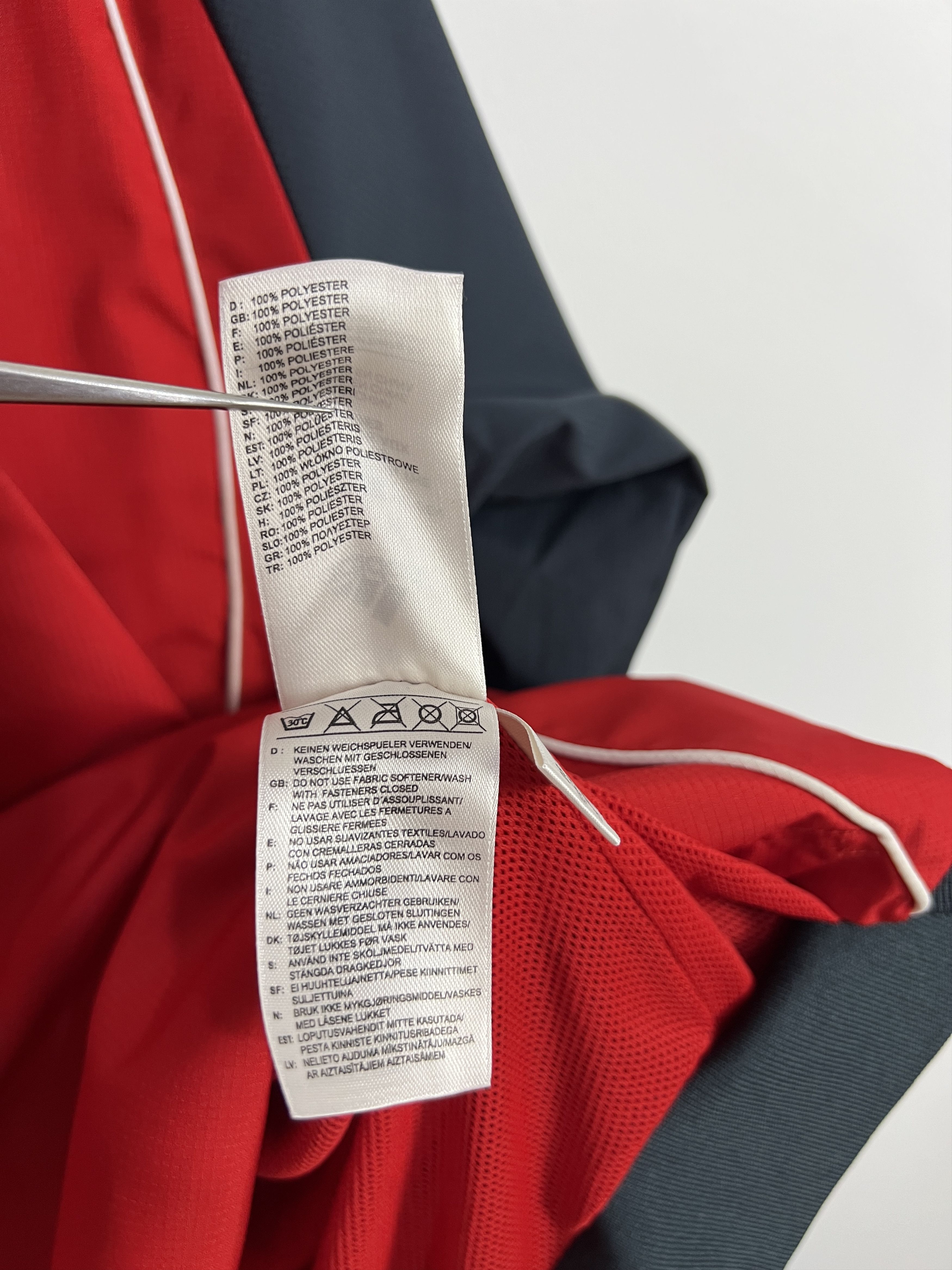 Adidas Vintage Adidas Liverpool Football Train Jacket Soccer Size US L / EU 52-54 / 3 - 12 Thumbnail
