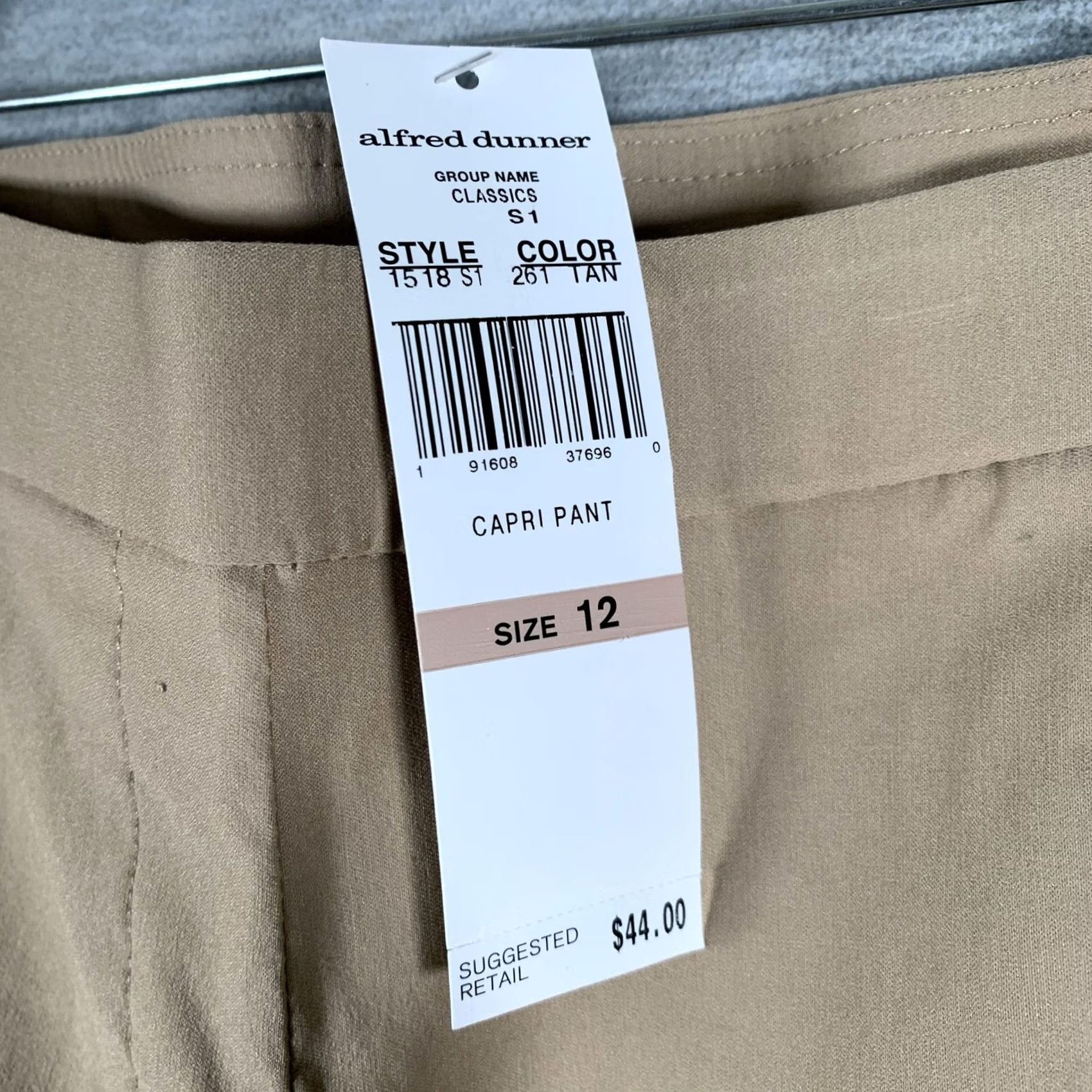 Vintage Alfred Dunner Capri Pants Womens 12 Beige Stretch Pull On Slimming Modern Fit - Casual, 21in Inseam, Solid Tan Beige, Rayon Nylon Spandex Size 34" / US 12 / IT 48 - 4 Thumbnail