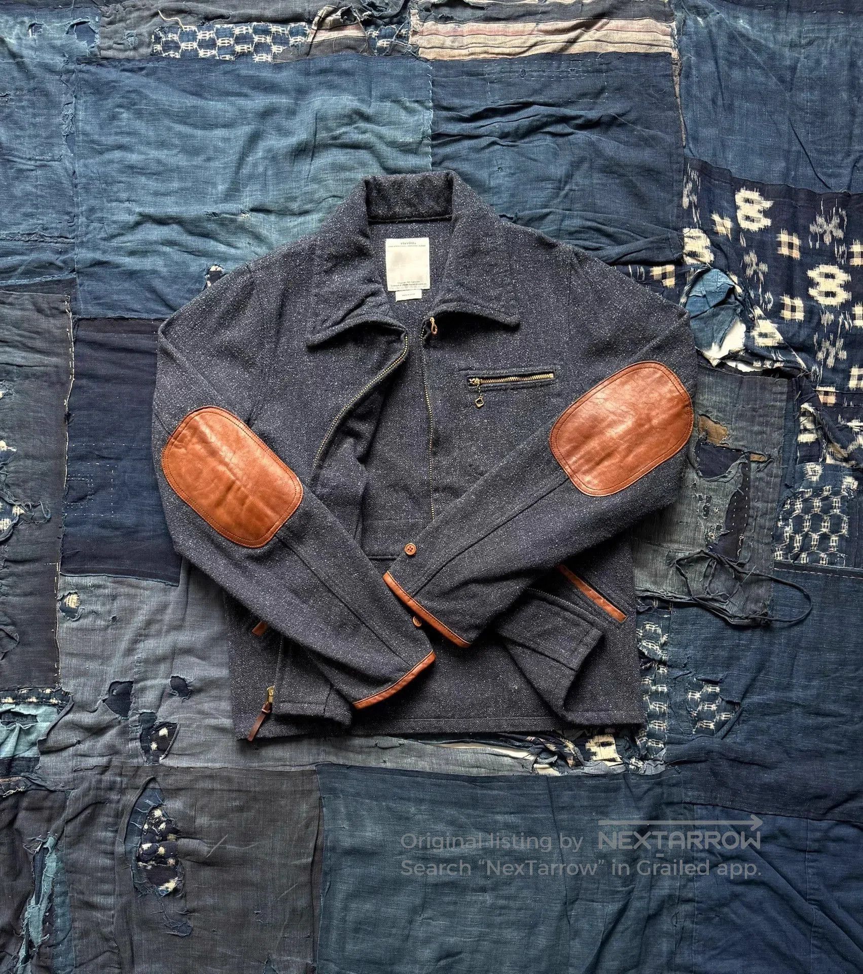 Gray Collared Zip-Up Jacket with Leather Trim - Size L.