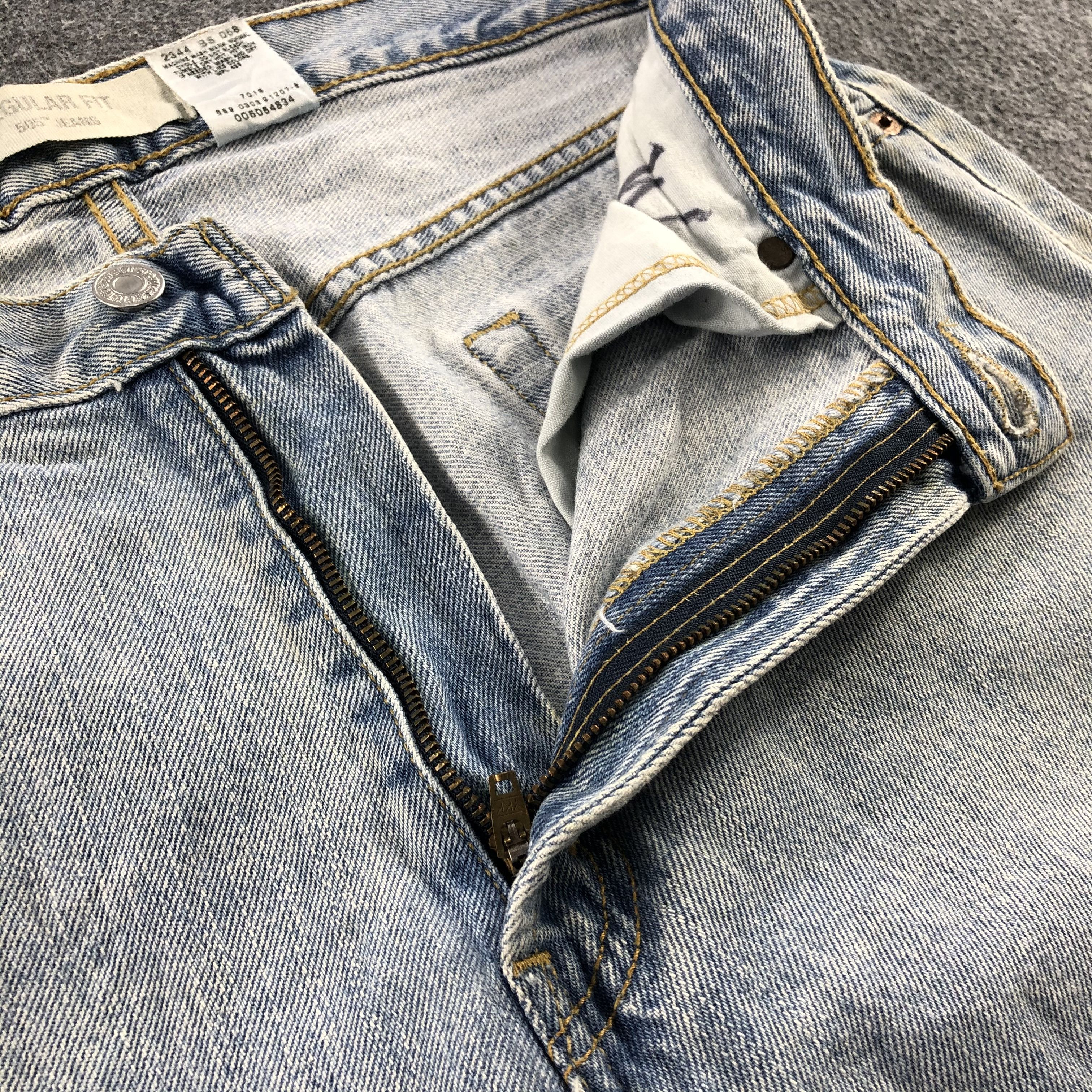 Levi's Vintage Light Wash Levis 505 Jeans-J1224 Size US 33 - 8 Thumbnail