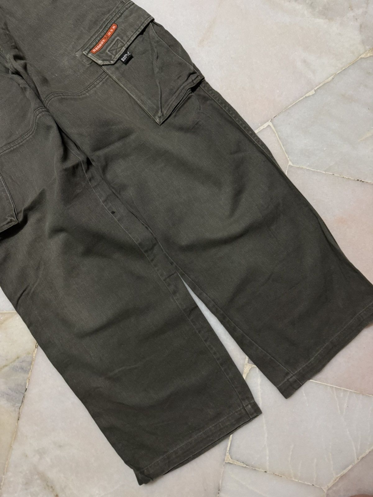 Japanese Brand VINTAGE WIDE BAGGY BAD BOY USA CARGO THRASHED INSANE WEAR Size US 27 - 6 Thumbnail