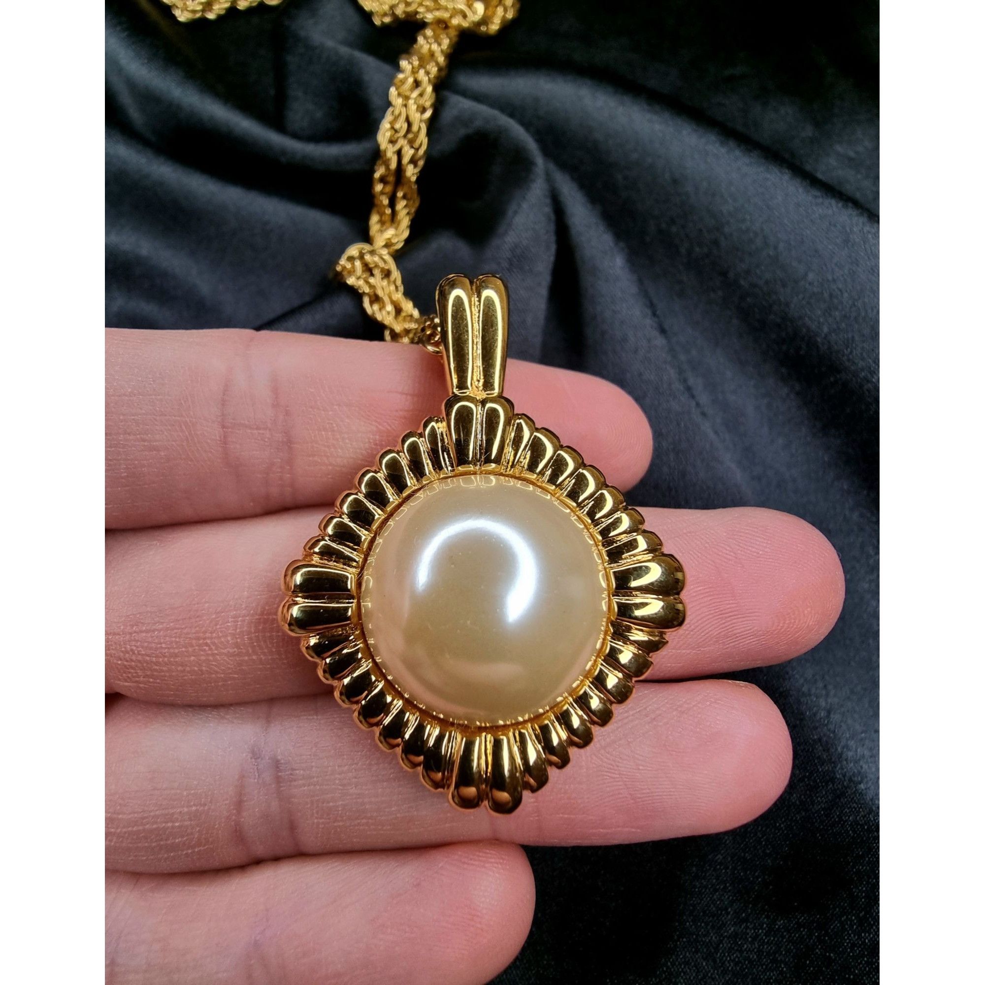 Kenneth Jay Lane Vintage KJL Gold-Tone Chain Necklace W/ Faux Pearl Pendant S Size ONE SIZE - 4 Thumbnail