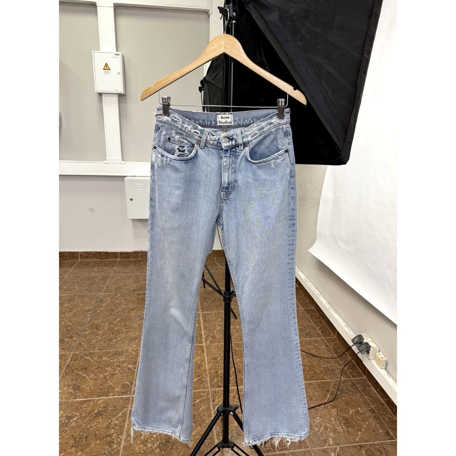 Acne Studios Acne Studios Width Flare Jeans Lita Indigo Fray Flared Jeans - 27/32 - Blue - Women John/Adult Regular Size 27/32 Size 27" / US 4 / IT 40 - 2 Thumbnail