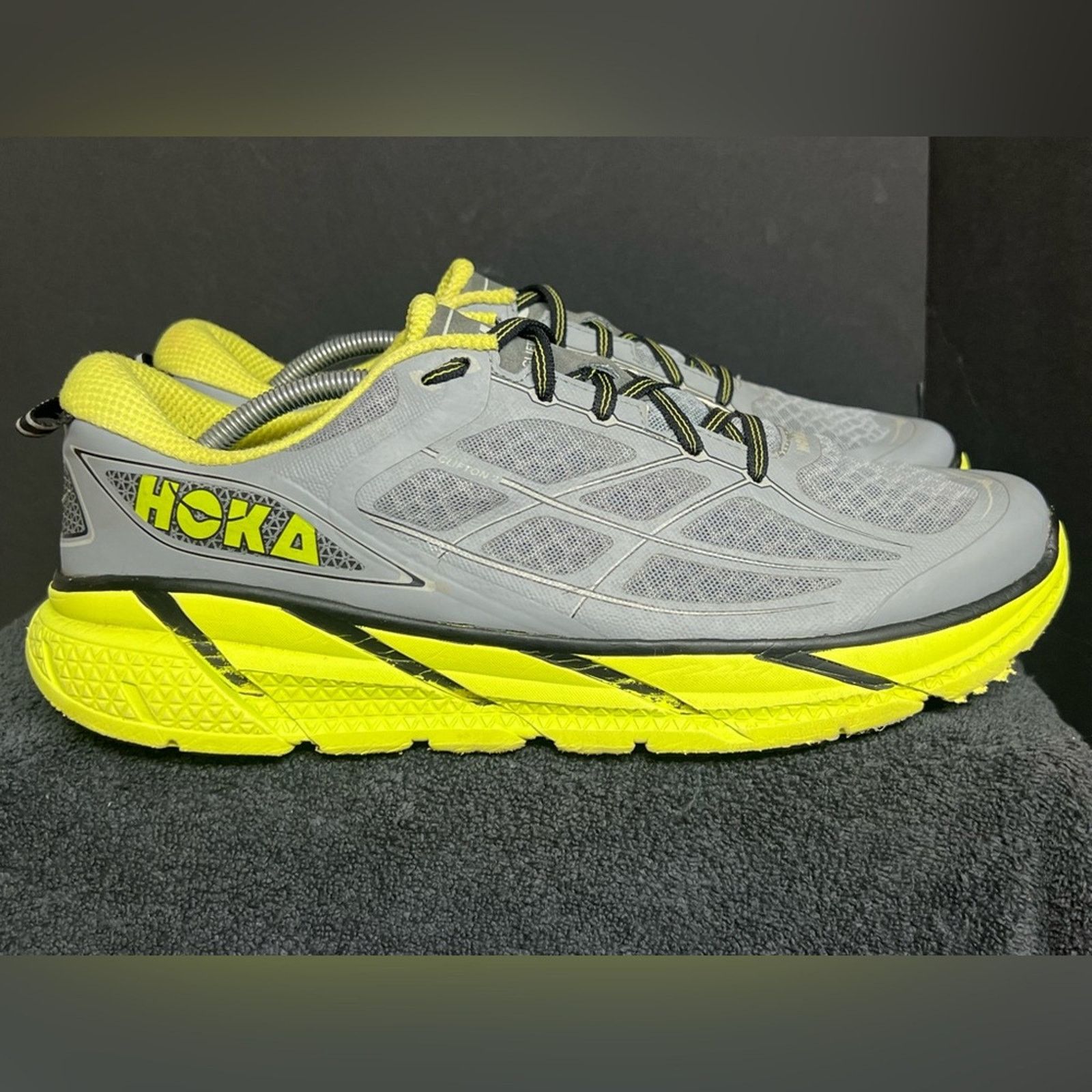 Hoka Hoka Clifton 2 Men’s 13 Grey Acid Yellow Running Shoes EUC Size US 13 / EU 46 - 4 Thumbnail