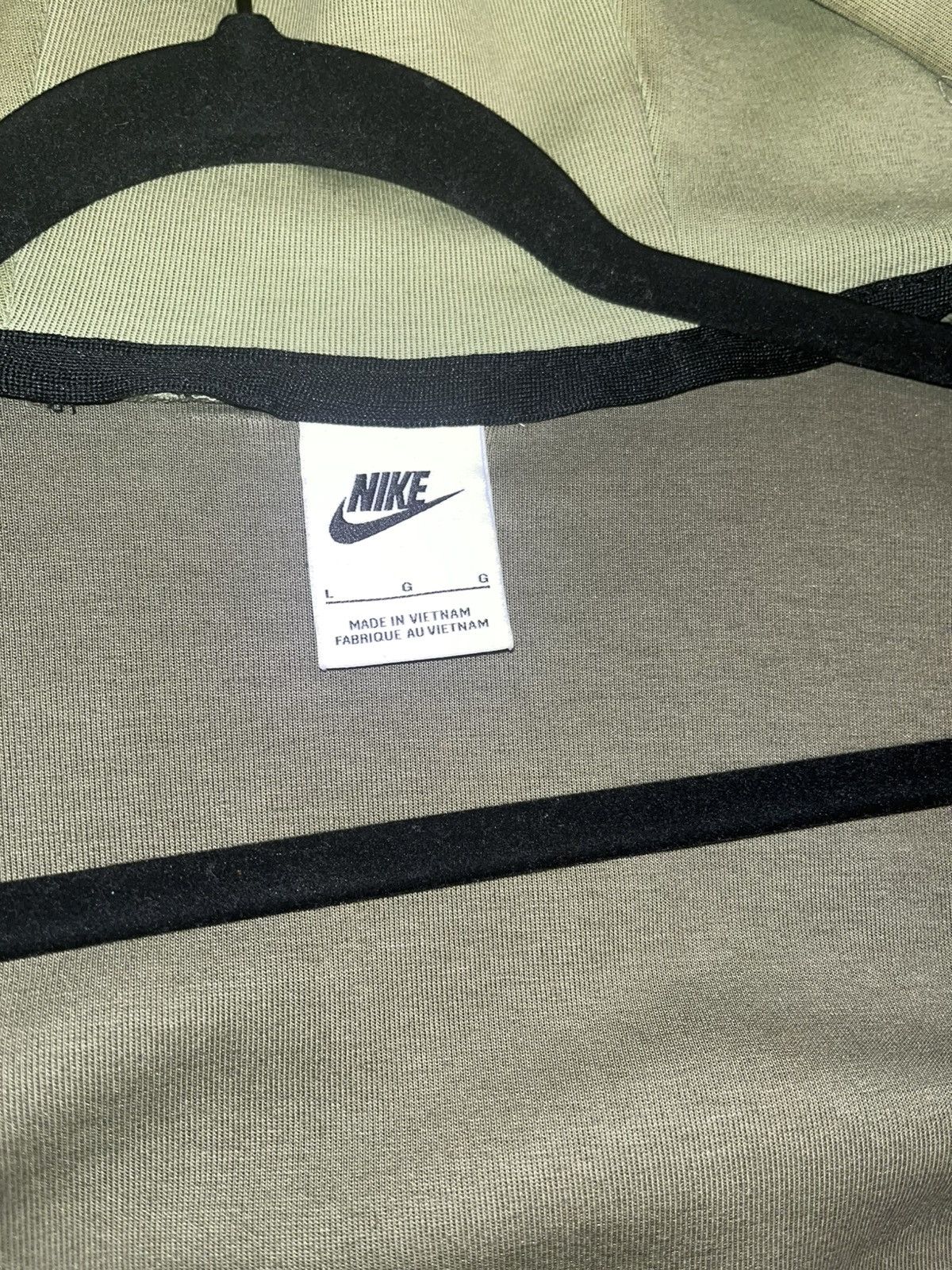 Nike Nike tech top olive Size US L / EU 52-54 / 3 - 8 Thumbnail