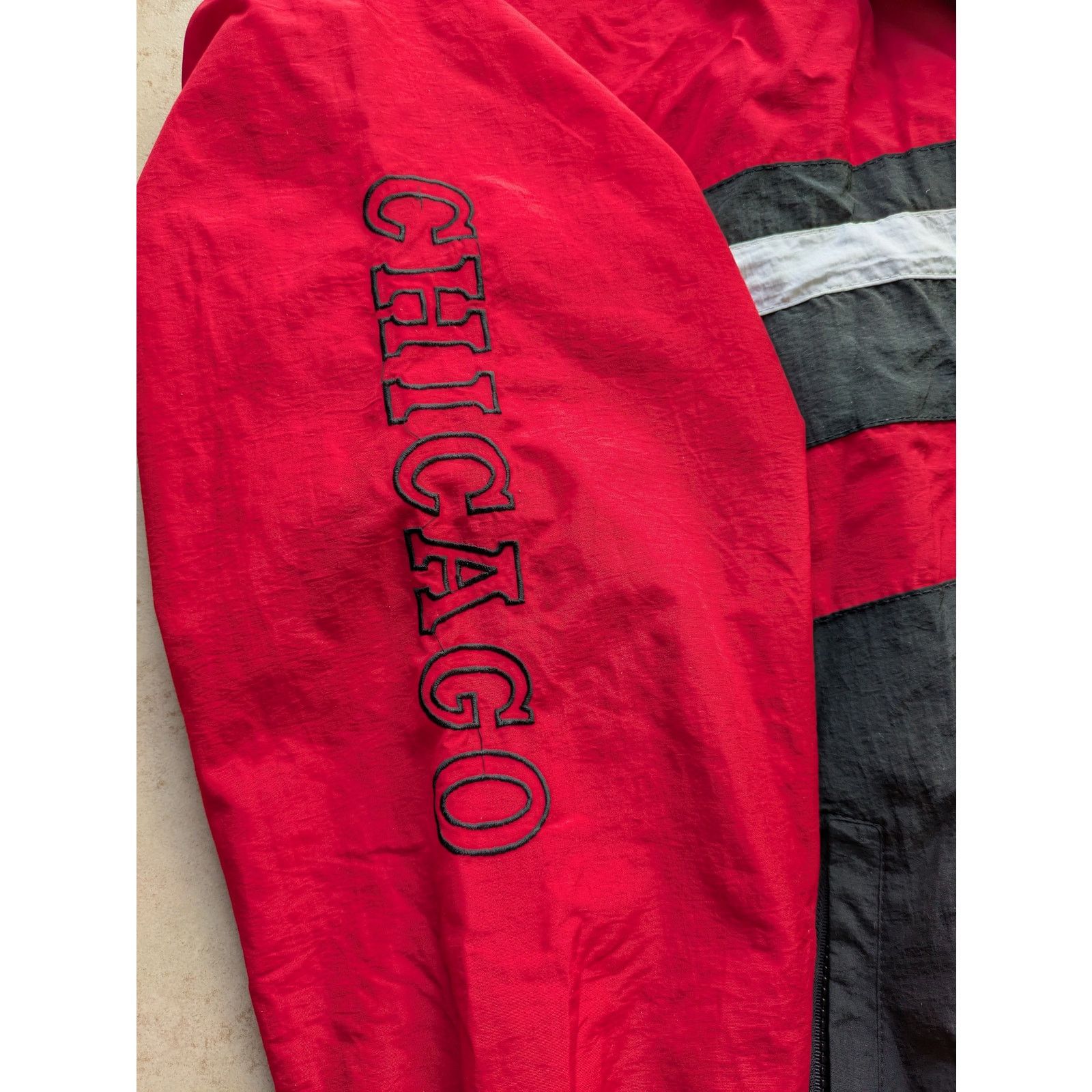 NBA × Starter Chicago Bulls 90s STARTER windbreaker XL red blk NBA vintage Size US XL / EU 56 / 4 - 5 Thumbnail