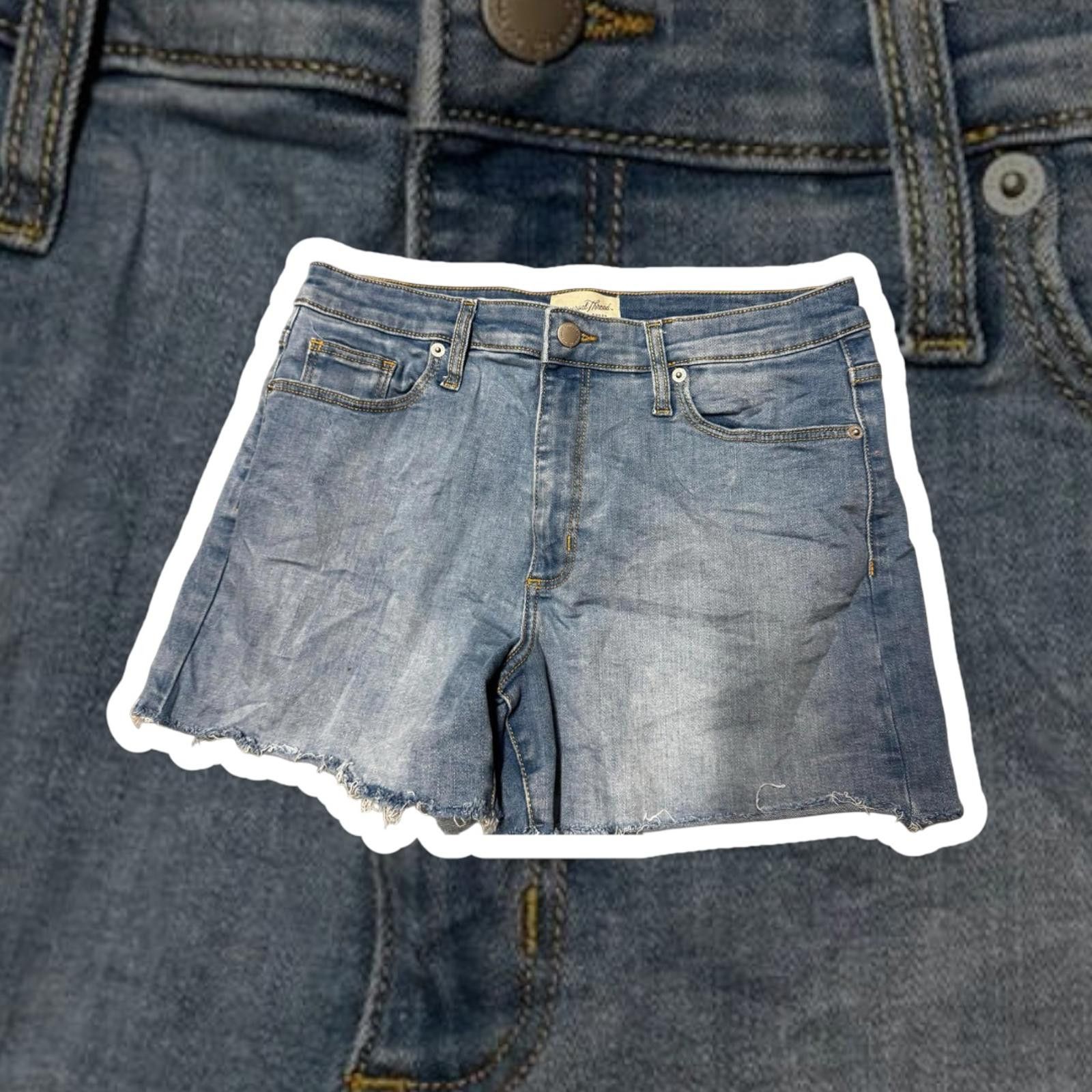 Designer Universal Thread High Rise Denim Shorts Size 28" / US 6 / IT 42 - 1 Thumbnail