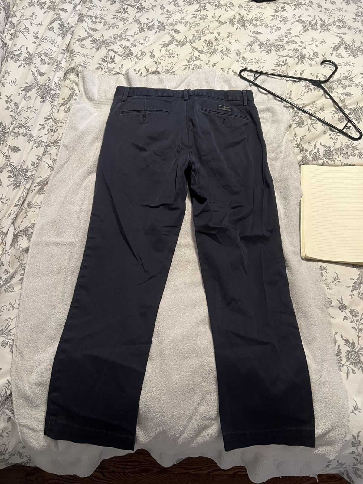 Banana Republic Banana Republic Men’s Navy Chinos - 32x30 Size US 32 / EU 48 - 2 Thumbnail