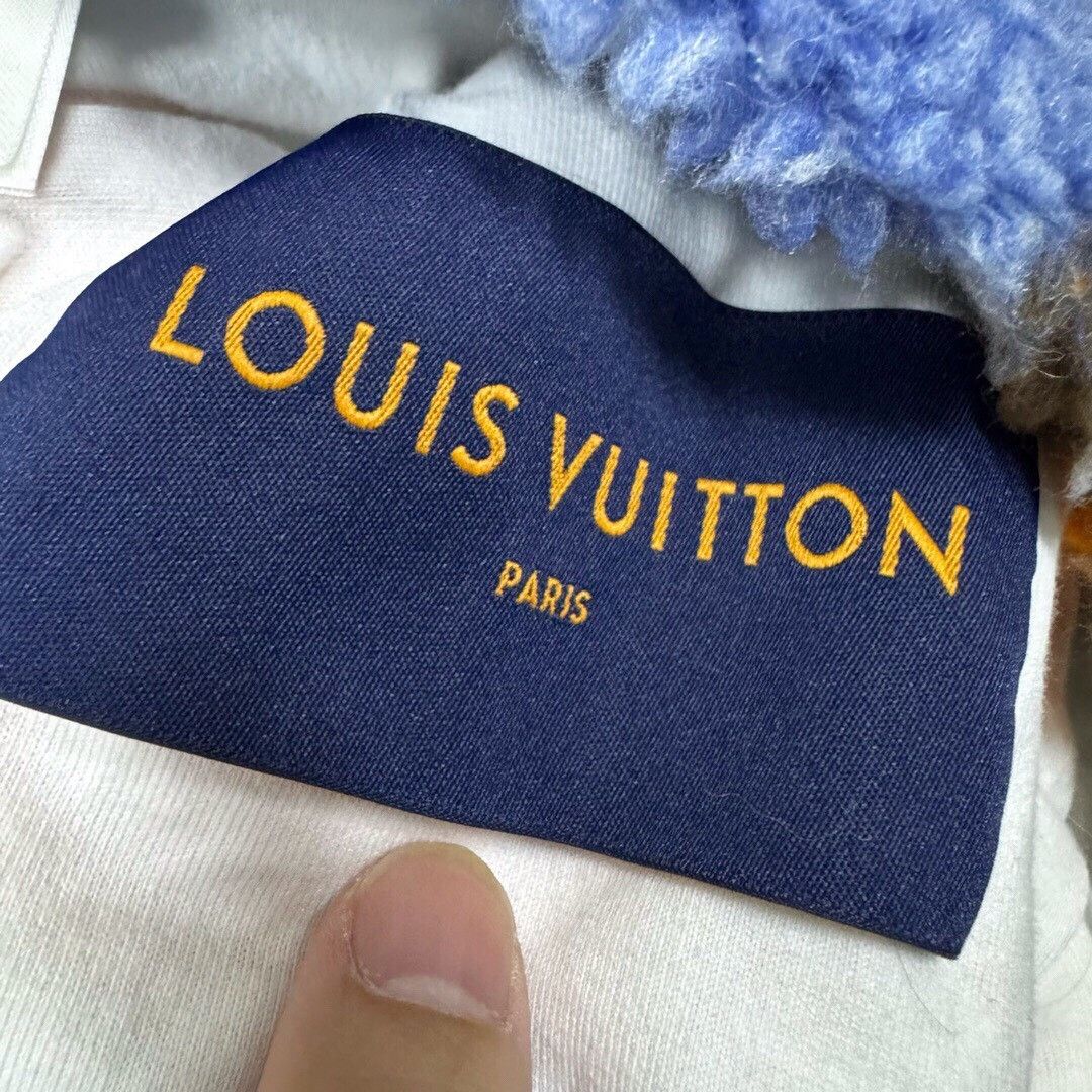 Louis Vuitton LOUIS VUITTON LOGO Suede Tunic Long Sleeve Jacket Nextarrow Size US M / EU 48-50 / 2 - 4 Thumbnail