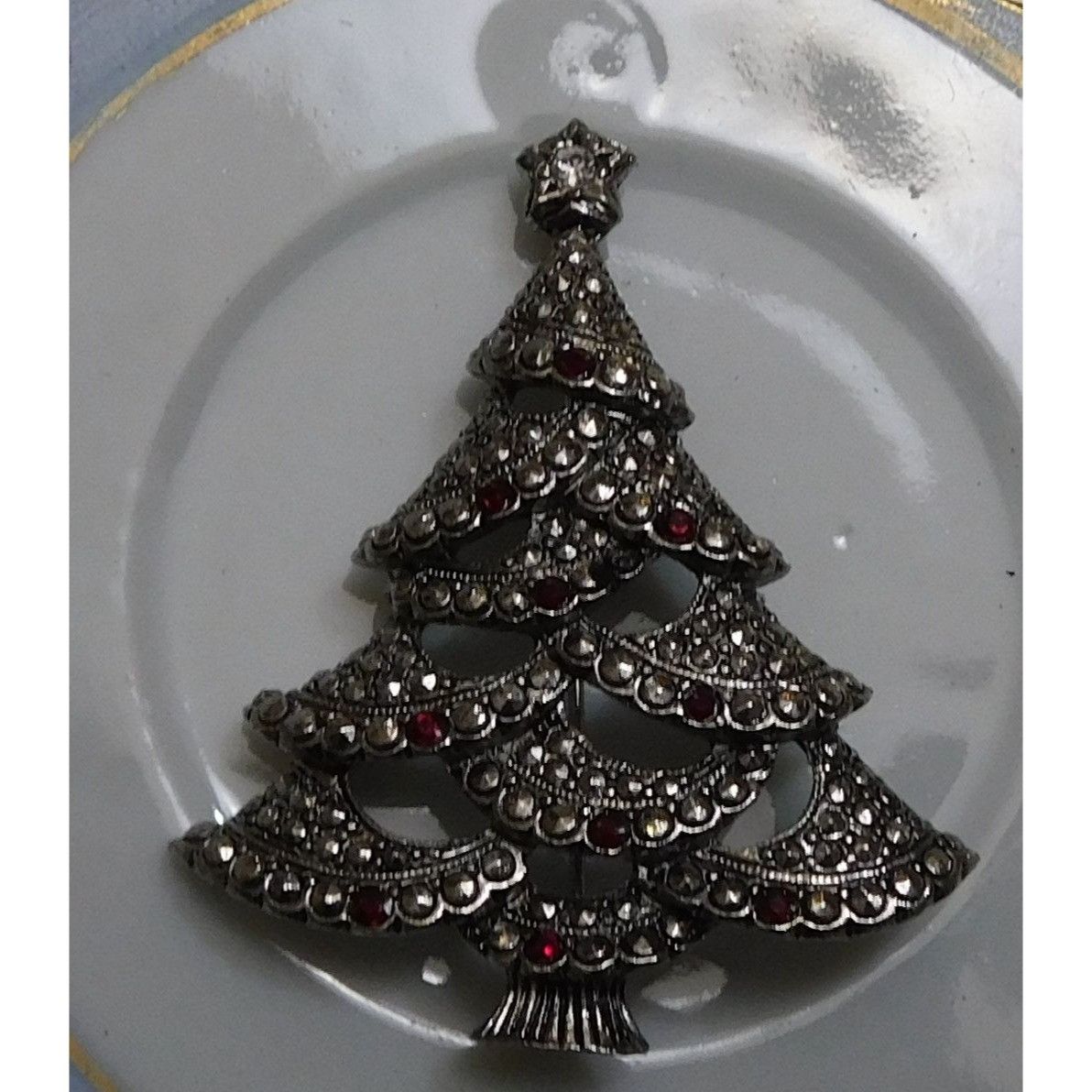 Other Vintage Avon Christmas Tree Brooch Red And Silver Tone Size ONE SIZE - 4 Thumbnail