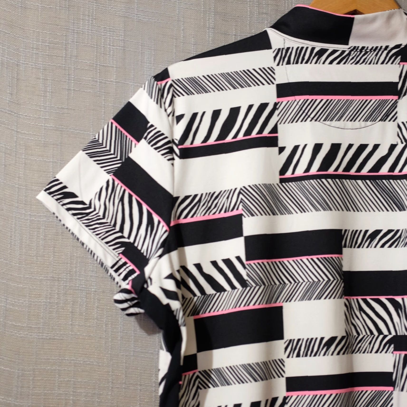 Vintage EUC Tail White Label Golf Polo Shirt 1/3 Zip Womens XXL Black/White/Pink Geometric Mock Pullover Shirt Polo Tail Size XXL / US 16-18 / IT 52-54 - 6 Thumbnail