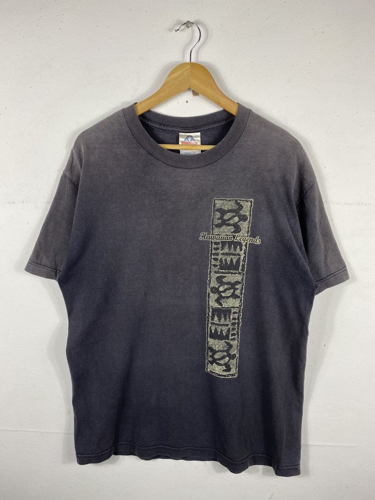 Vintage Vintage 90s Hawaiian Legends Distressed Faded T-Shirt Size US L / EU 52-54 / 3 - 1 Thumbnail