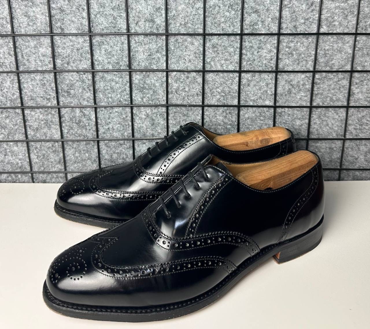 Barker Barker Leather Brogue Made in England US9.5 Size US 9.5 / EU 42-43 - 1 Thumbnail