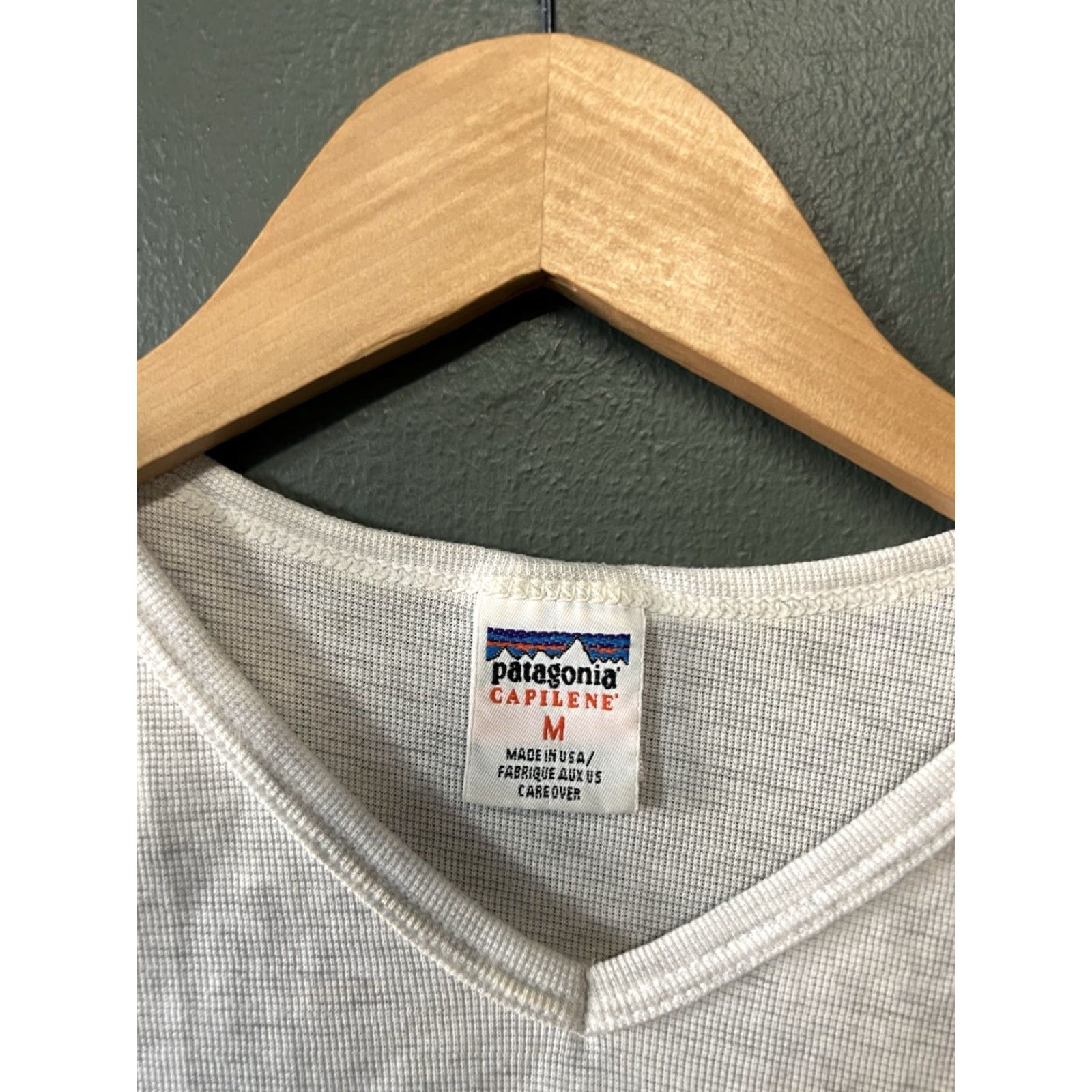 Patagonia Patagonia Capilene Womens Gray Short Sleeve V-Neck Knit T-Shirt Medium Size M / US 6-8 / IT 42-44 - 3 Thumbnail