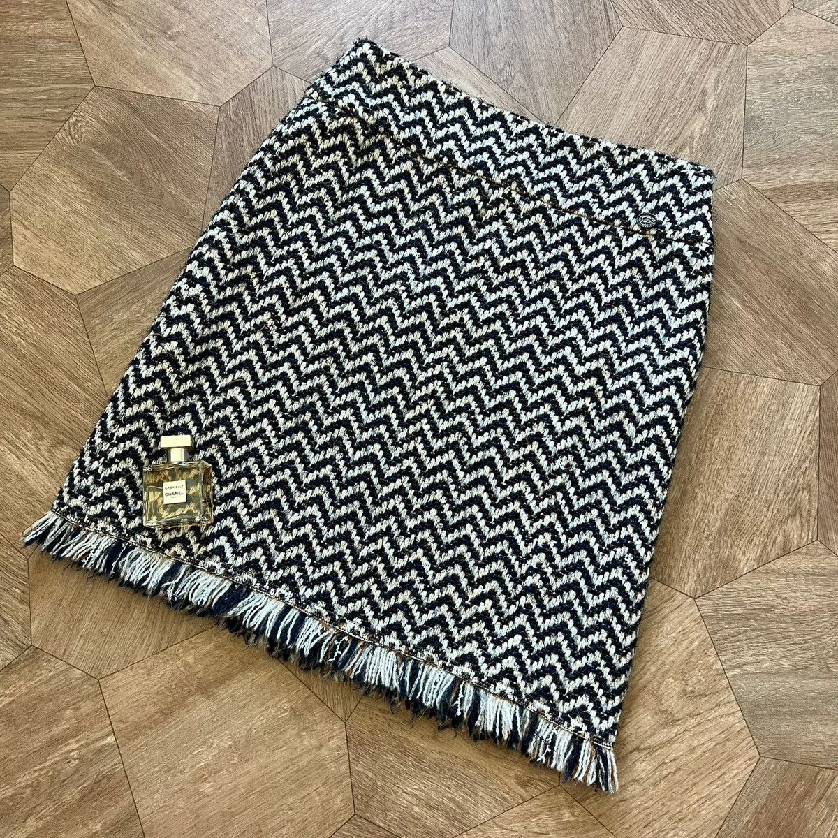 Chanel CHANEL COCO MARK SKIRT WOOL Size 26" / US 2 / IT 38 - 1 Thumbnail