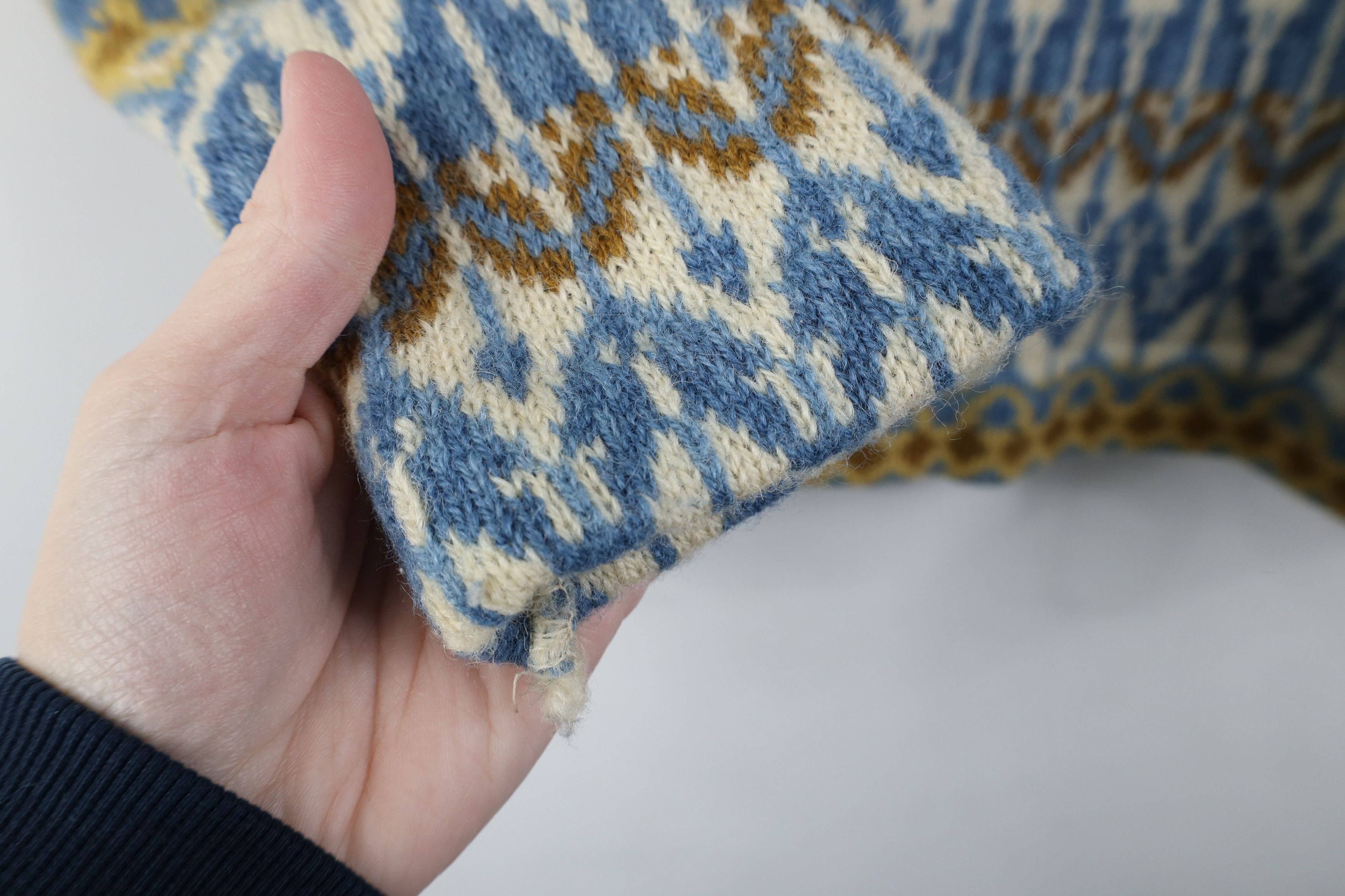 Vintage Vintage 50s 60s Fair Isle Knit V-Neck Sweater Iceland Size L / US 10 / IT 46 - 5 Thumbnail