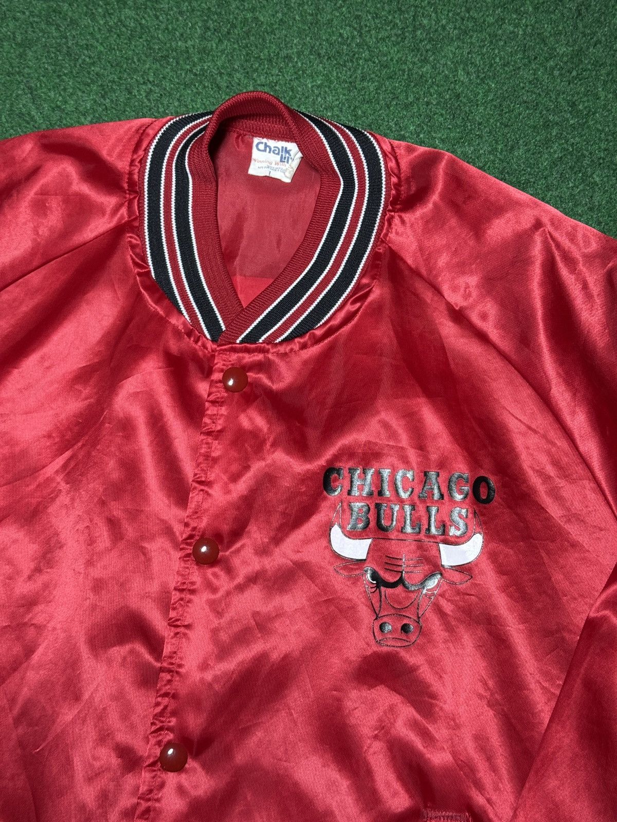 Chalk Line Vintage 90s Chicago Bulls Chalk Line Spellout Large Jacket Size US L / EU 52-54 / 3 - 3 Thumbnail