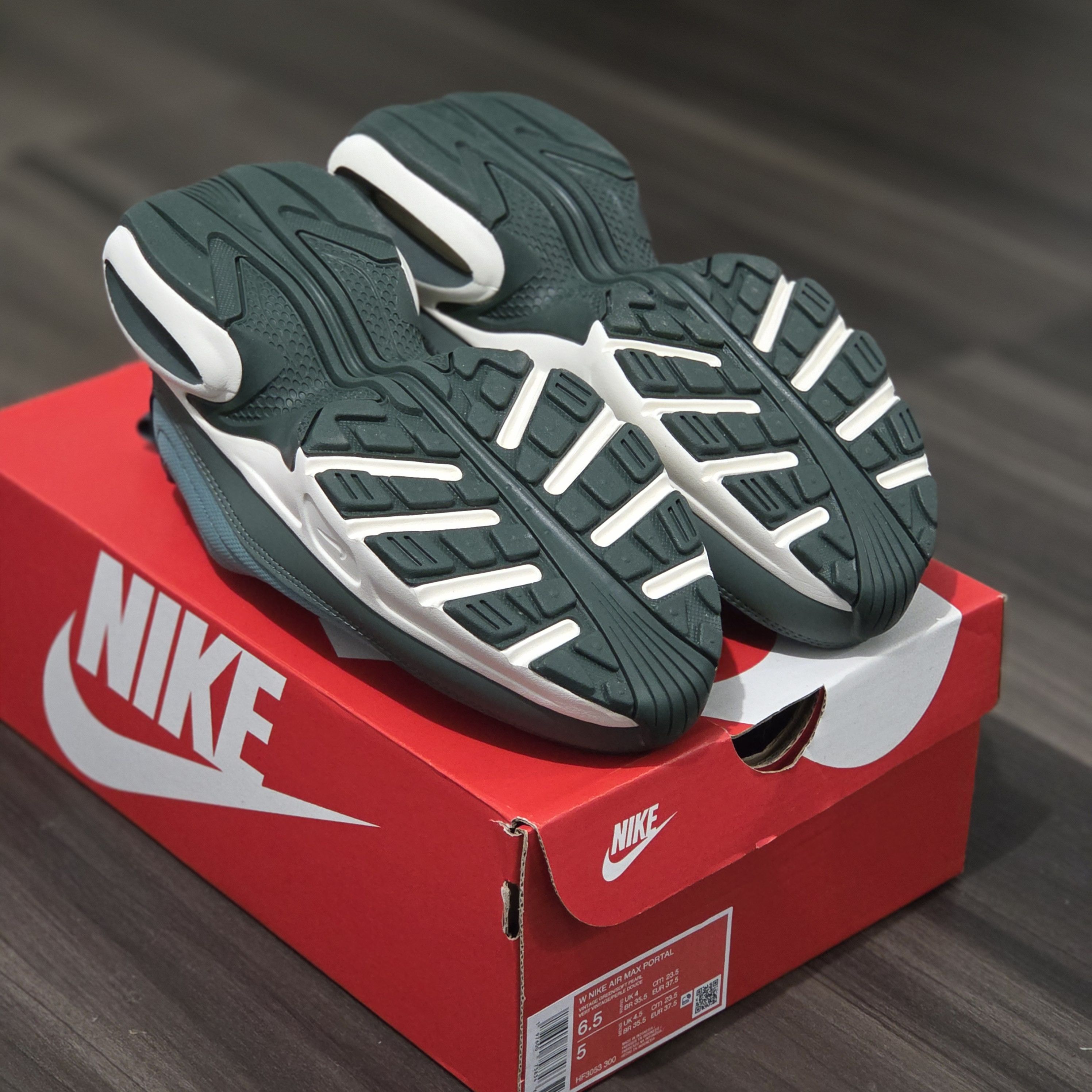 Nike Nike Air Max Women’s Vintage Green Bicoastal Soft-SZ 6.5 Size US 6.5 / IT 36.5 - 14 Thumbnail